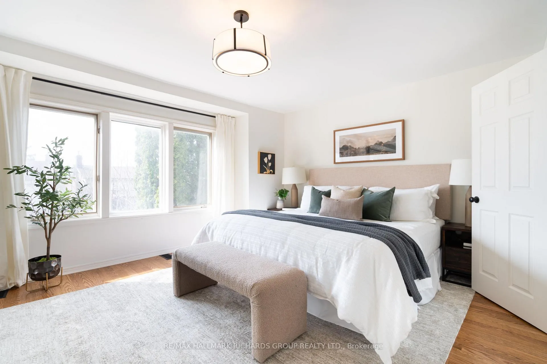 Photo 12 of 20 Juniper Avenue, Toronto, The Beaches — HOMEH