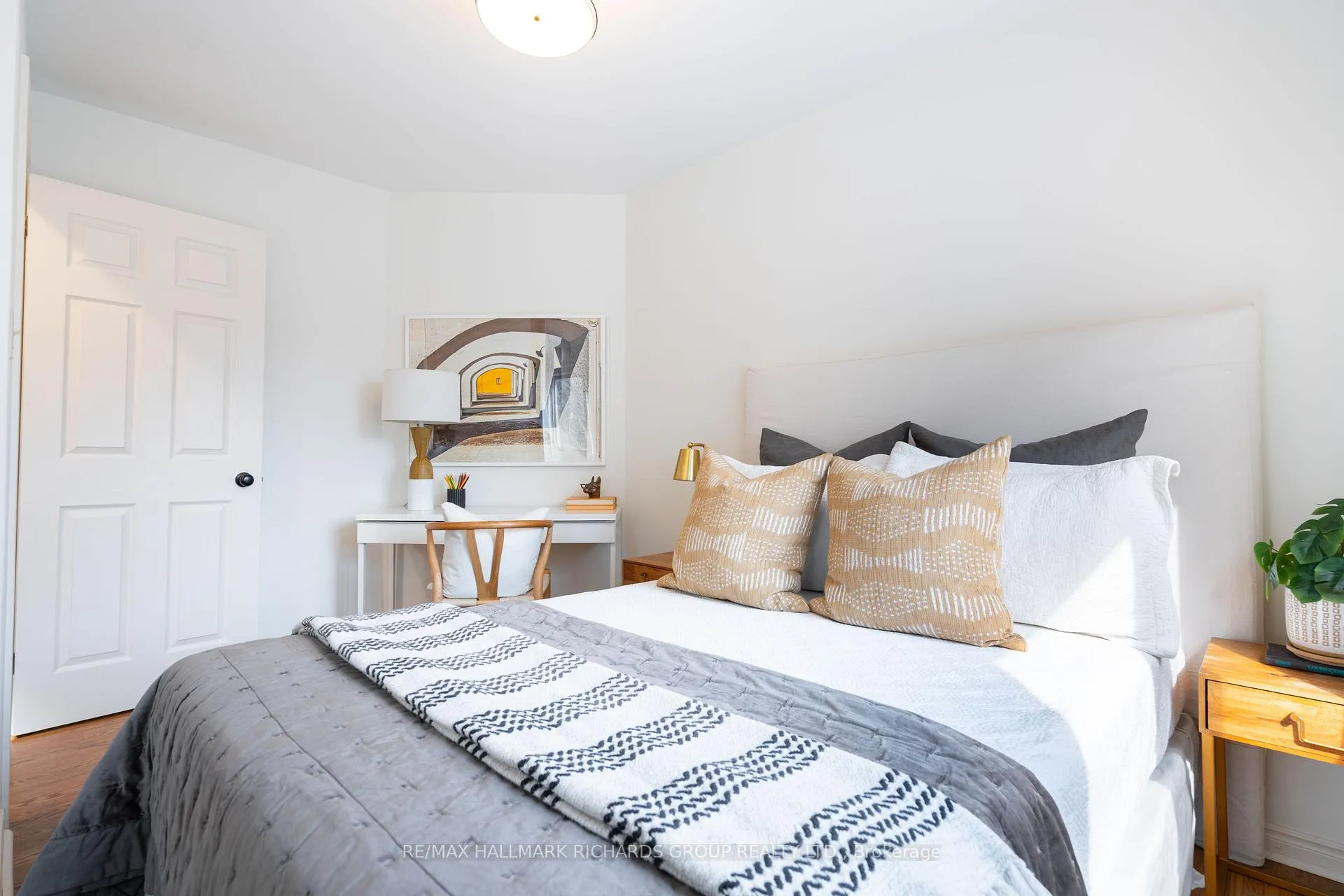 Photo 16 of 20 Juniper Avenue, Toronto, The Beaches — HOMEH