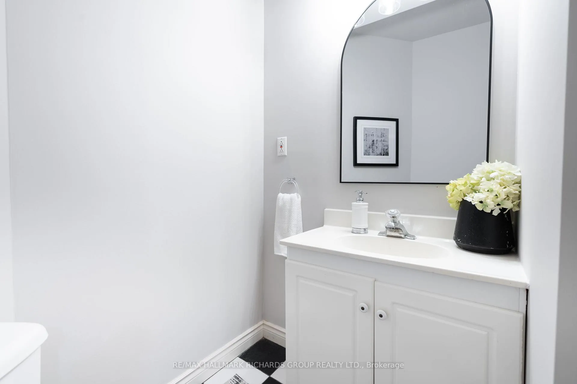 Photo 20 of 20 Juniper Avenue, Toronto, The Beaches — HOMEH