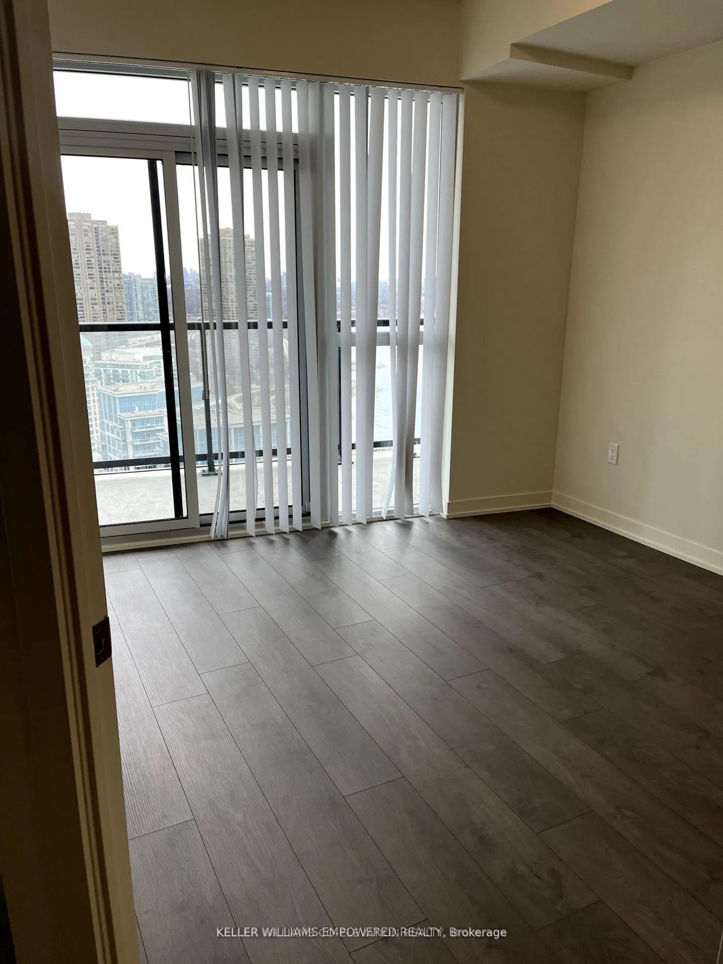 Photo 4 of Unit 2801, 38 Annie Craig Drive, Etobicoke, Mimico — HOMEH