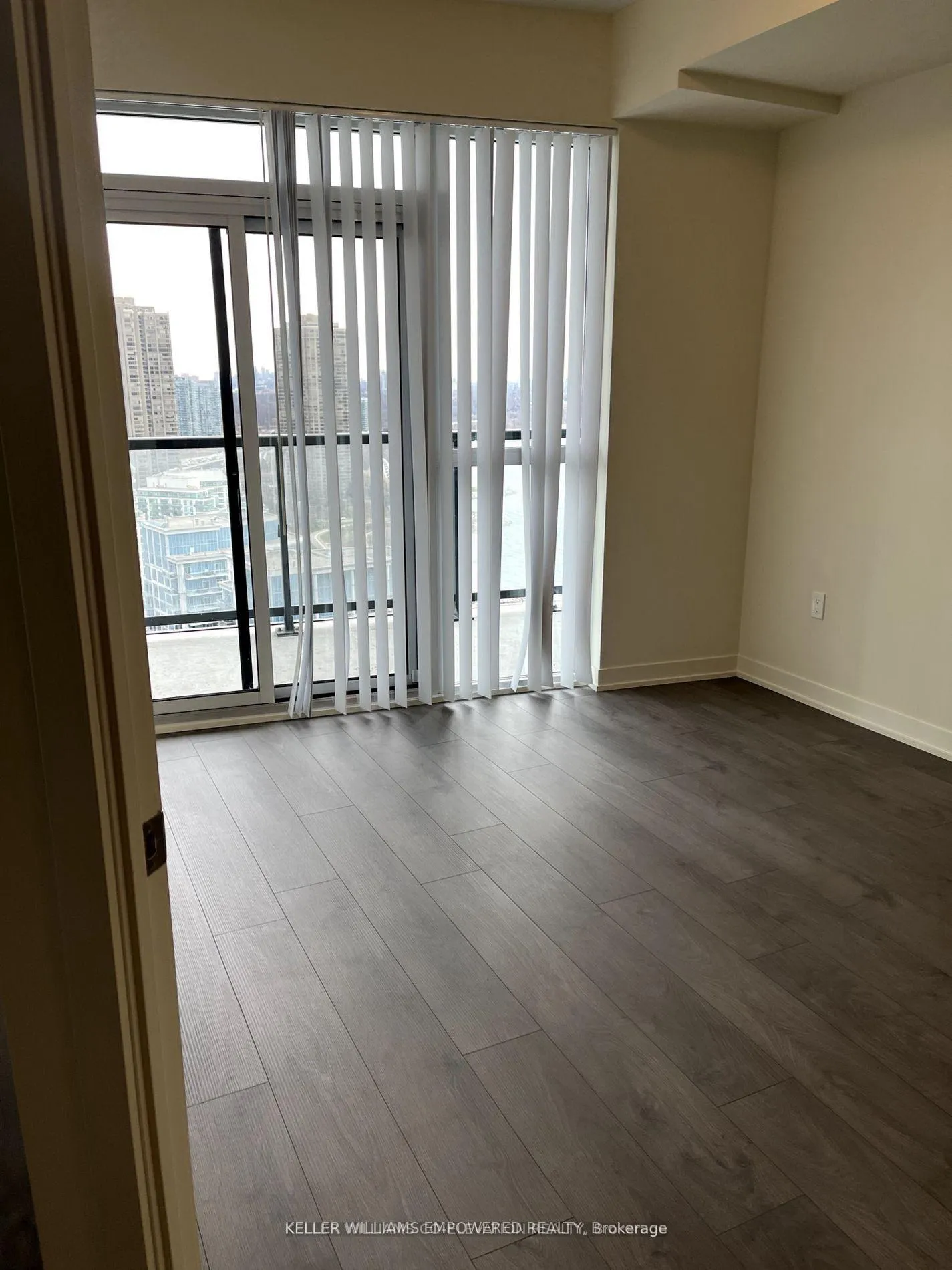 Photo 8 of Unit 2801, 38 Annie Craig Drive, Etobicoke, Mimico — HOMEH