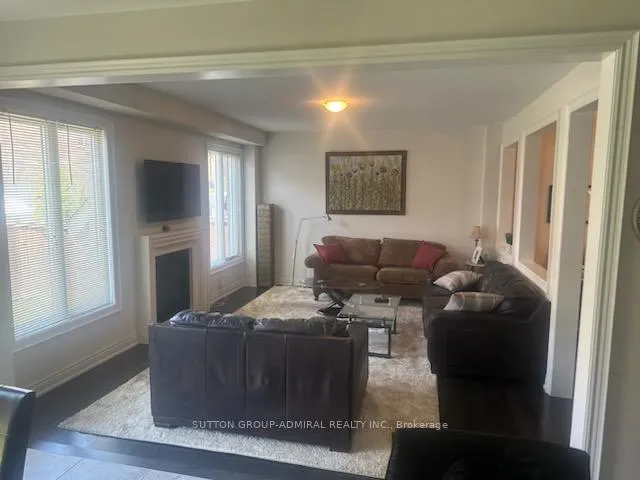 Photo 2 of 124 Fingland Crescent, Hamilton, Waterdown — HOMEH