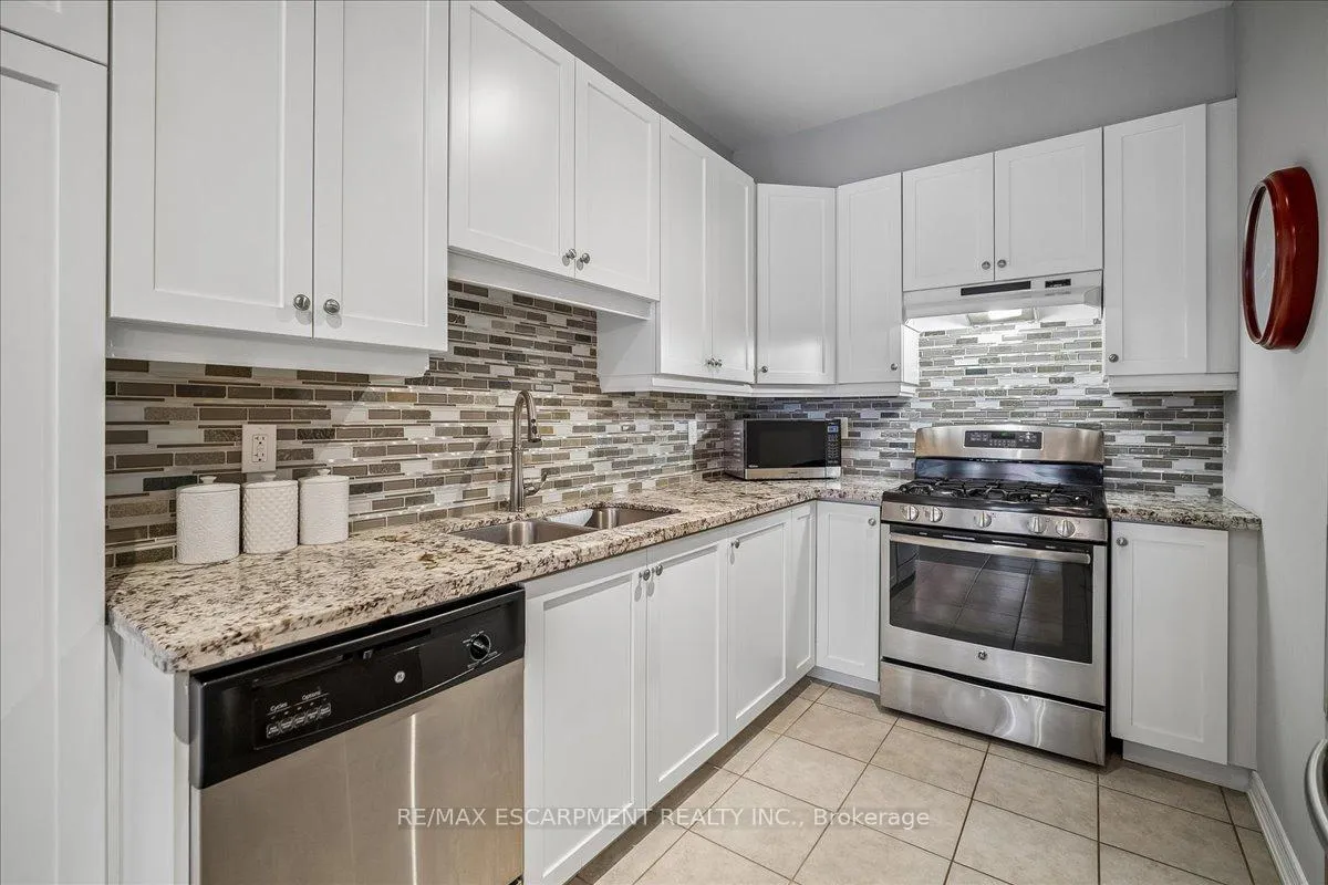 Photo 12 of Unit #40, 181 Plains Road W, Burlington, Bayview — HOMEH