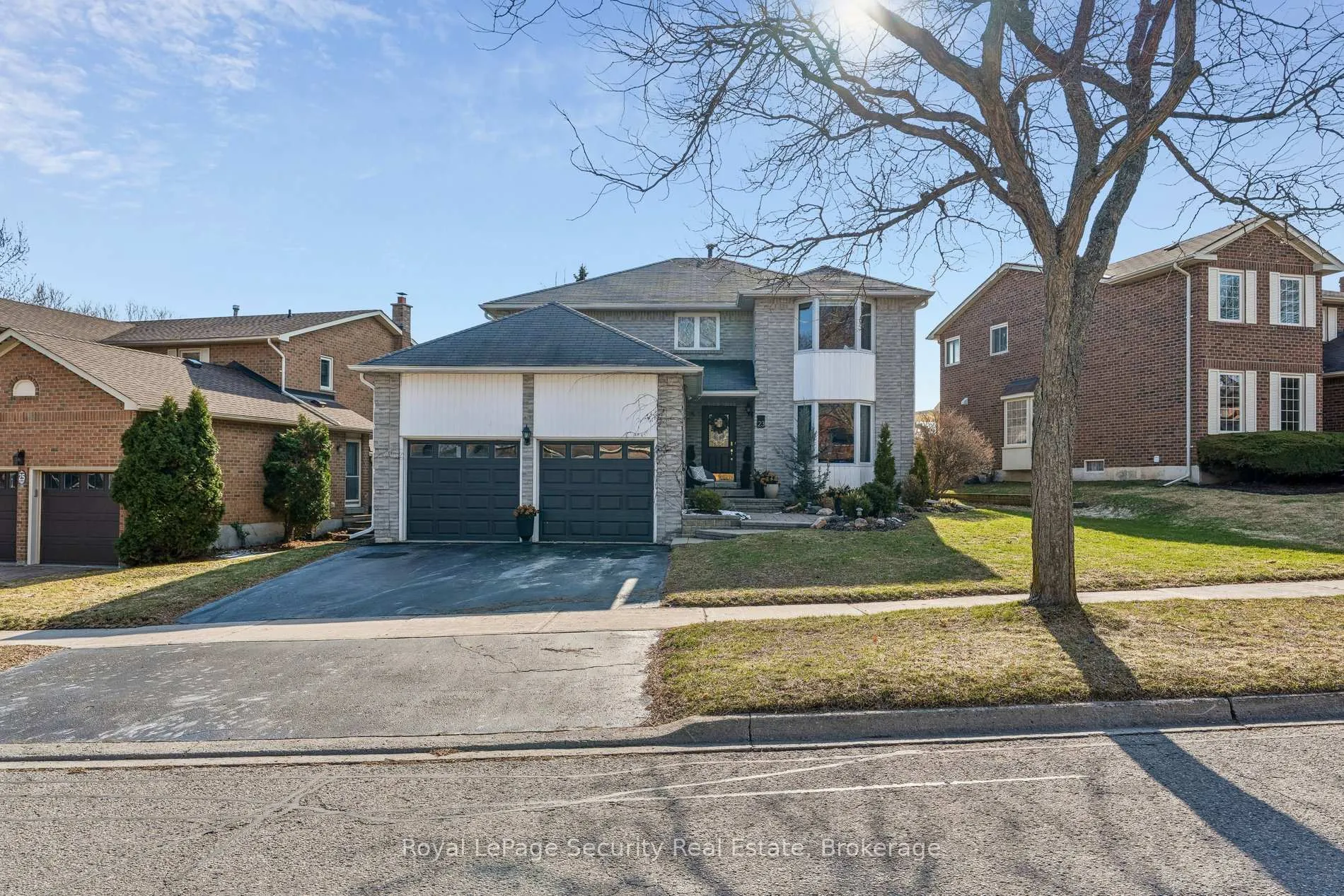 Photo 2 of 23 Fielding Drive, Aurora, Aurora Heights — HOMEH