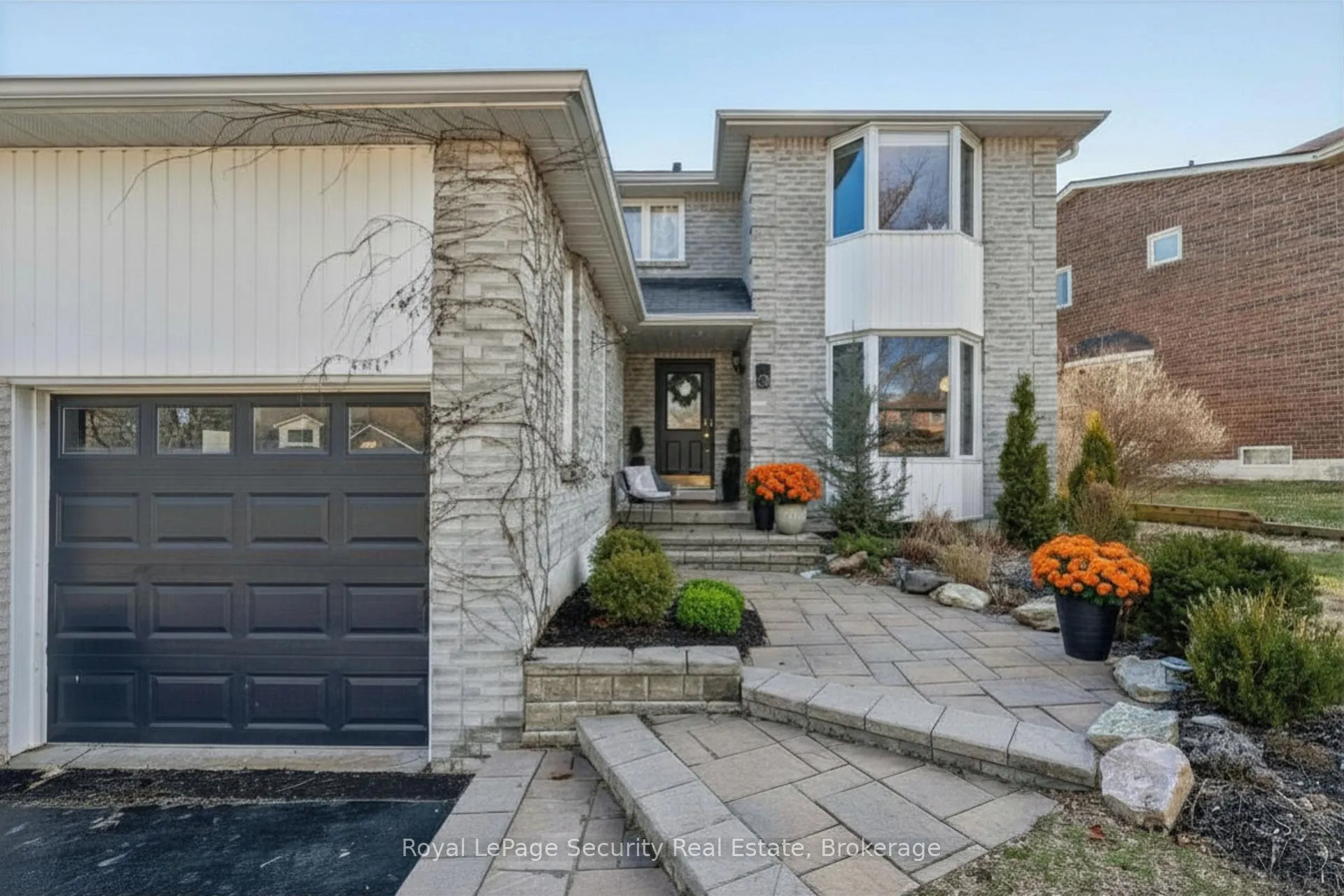 Photo 3 of 23 Fielding Drive, Aurora, Aurora Heights — HOMEH
