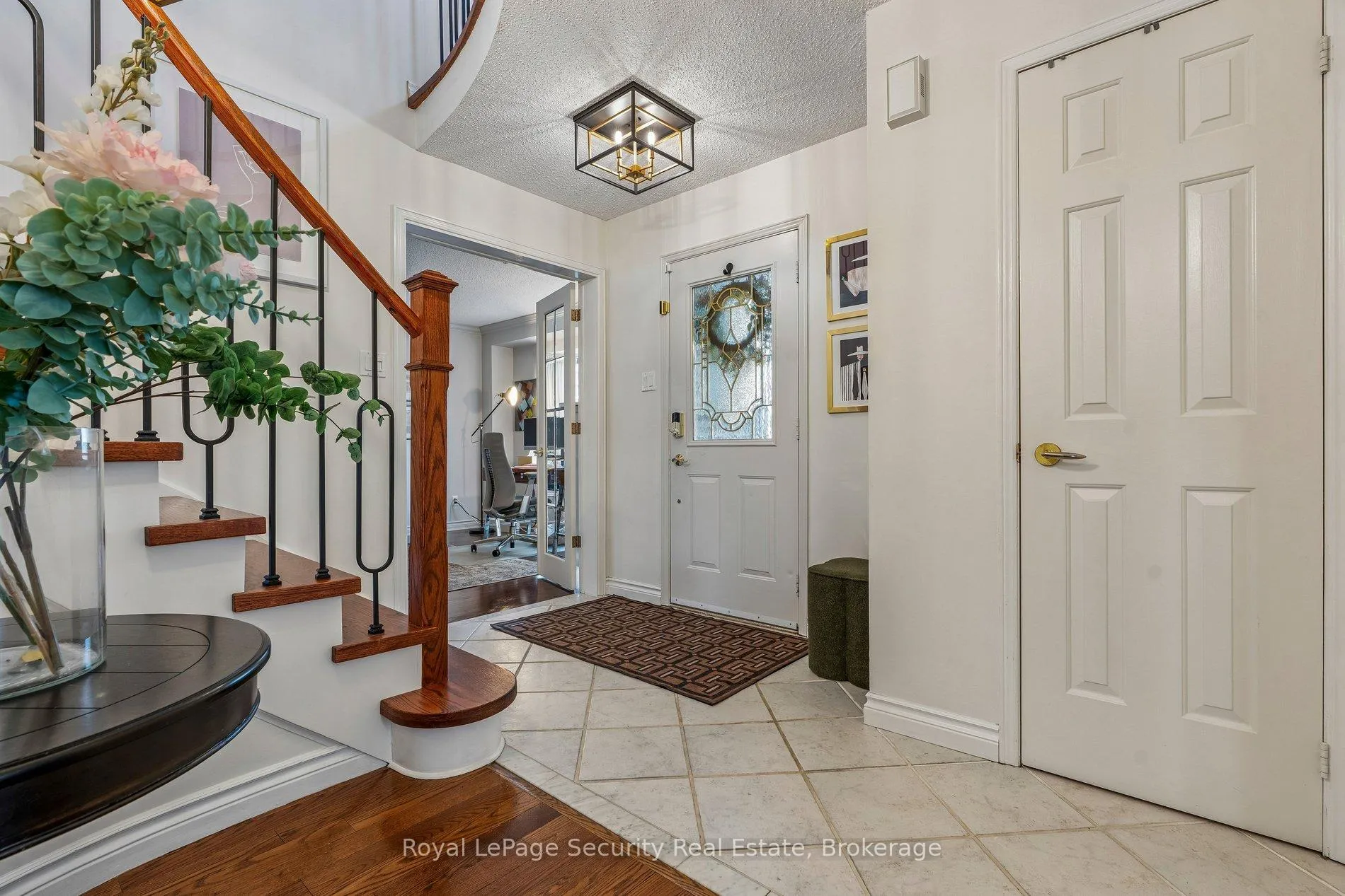 Photo 5 of 23 Fielding Drive, Aurora, Aurora Heights — HOMEH