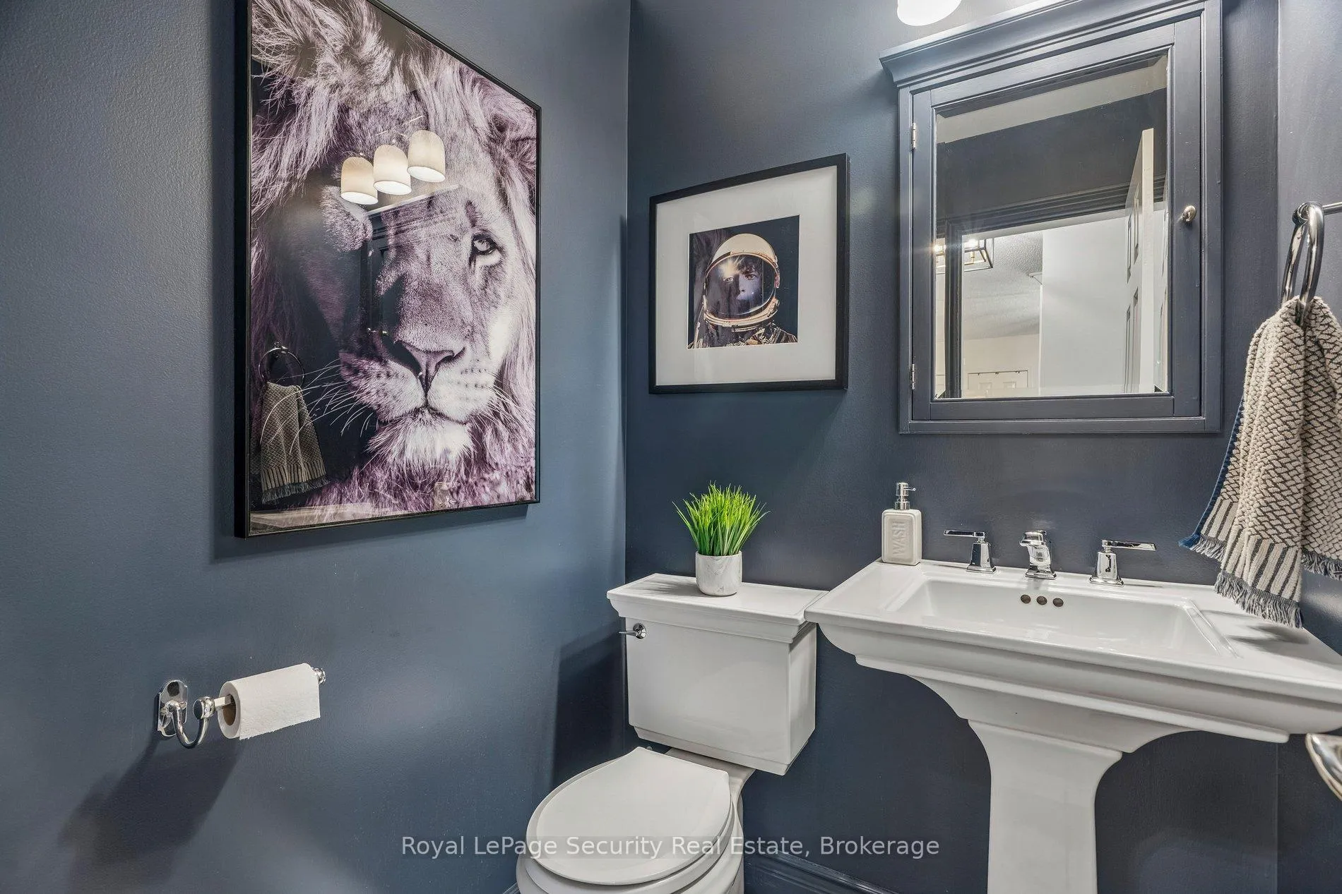 Photo 21 of 23 Fielding Drive, Aurora, Aurora Heights — HOMEH