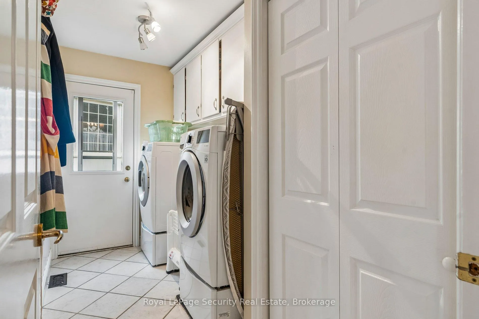 Photo 22 of 23 Fielding Drive, Aurora, Aurora Heights — HOMEH
