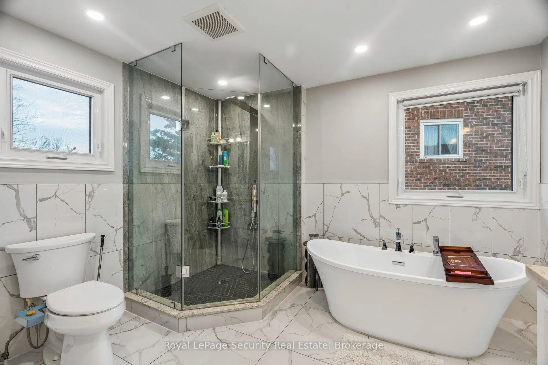 Photo 37 of 23 Fielding Drive, Aurora, Aurora Heights — HOMEH