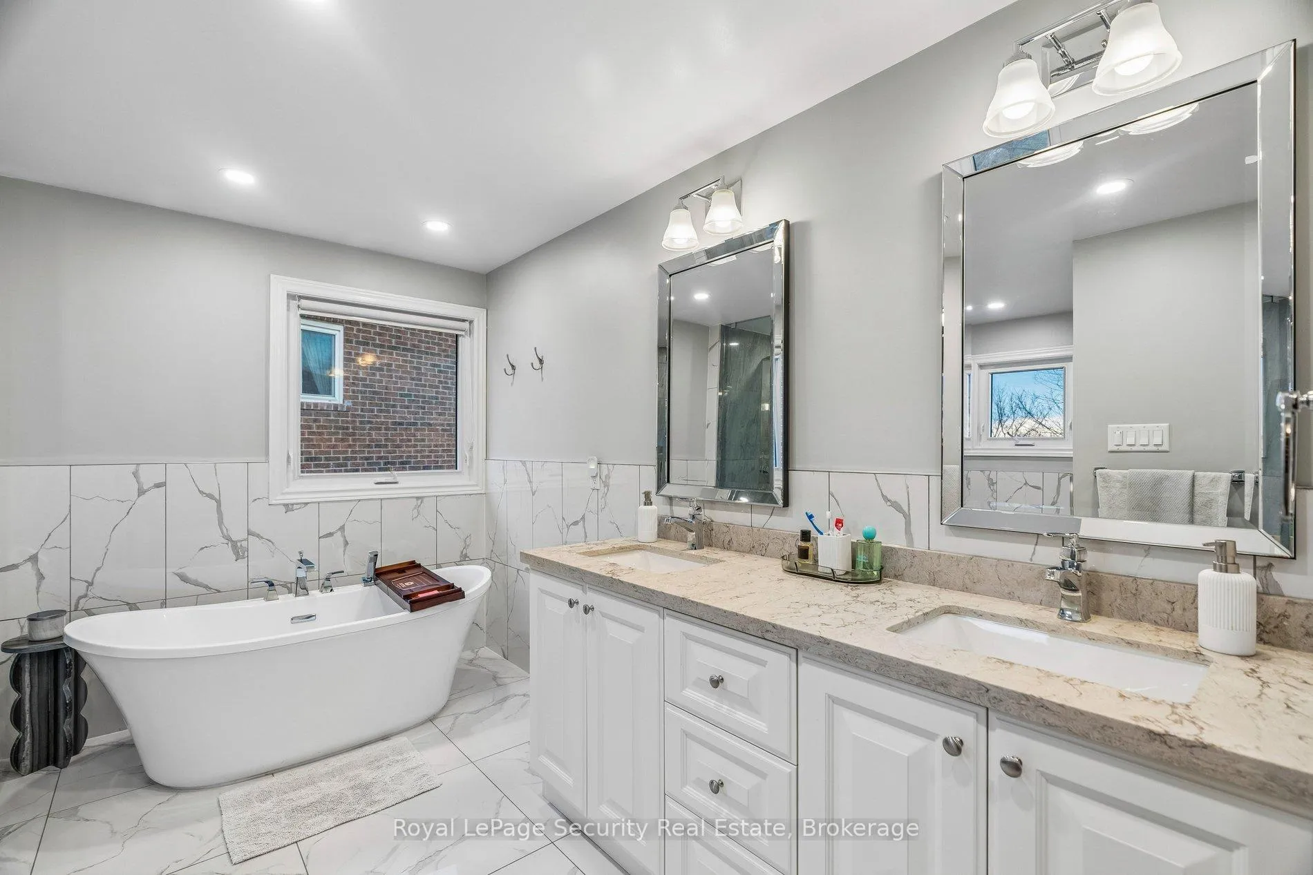 Photo 38 of 23 Fielding Drive, Aurora, Aurora Heights — HOMEH