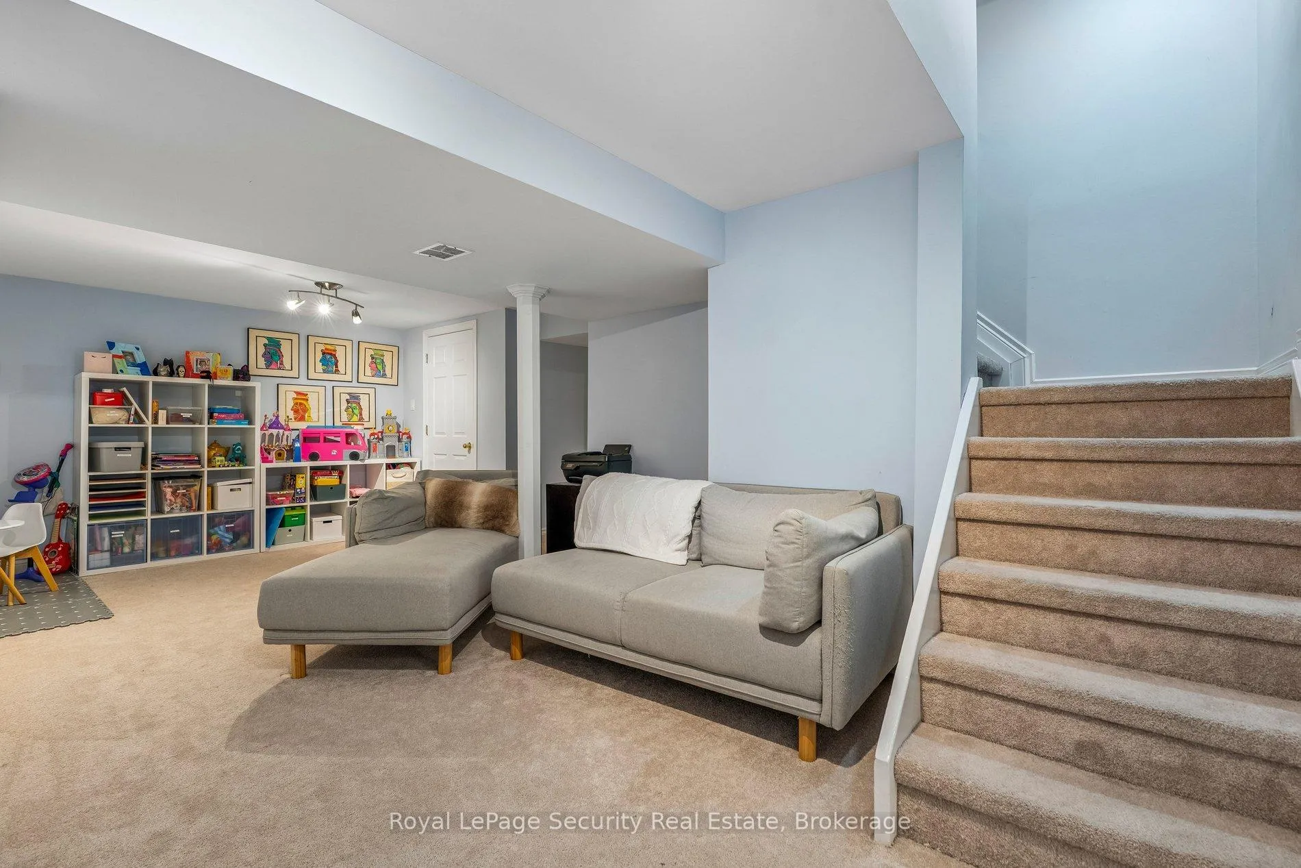 Photo 39 of 23 Fielding Drive, Aurora, Aurora Heights — HOMEH
