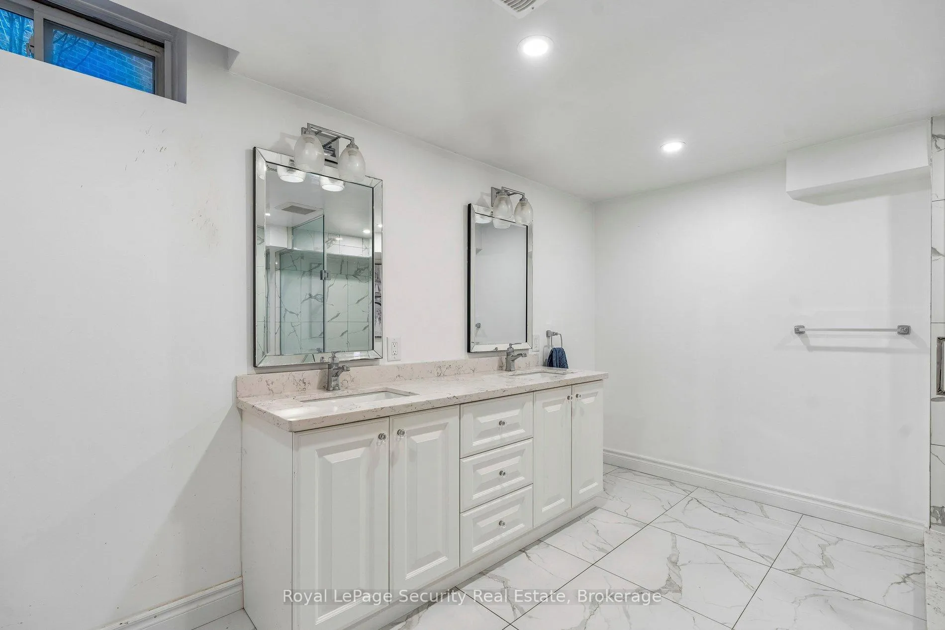 Photo 43 of 23 Fielding Drive, Aurora, Aurora Heights — HOMEH