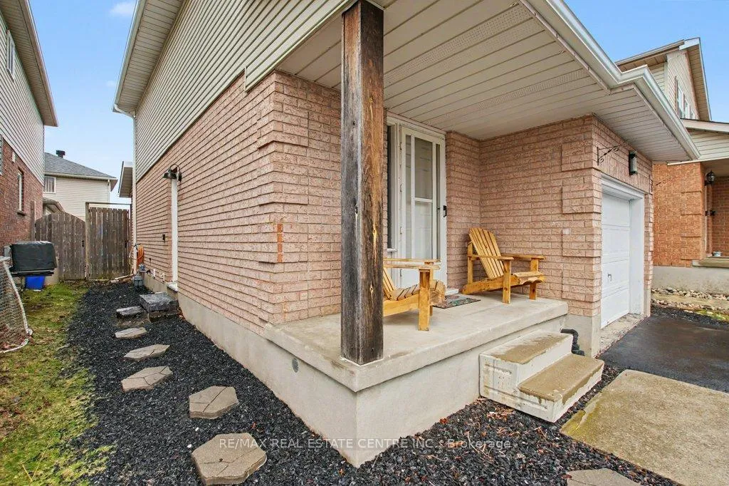 Photo 6 of 32 Marisa Street, Kitchener — HOMEH