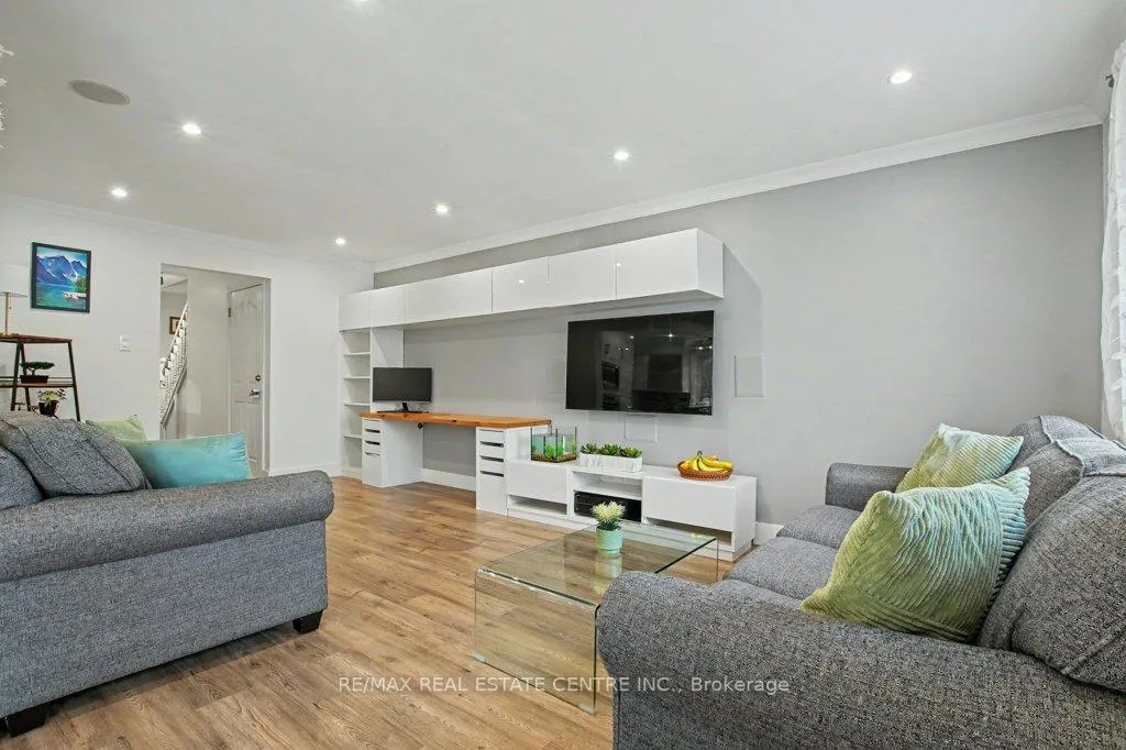 Photo 11 of 32 Marisa Street, Kitchener — HOMEH