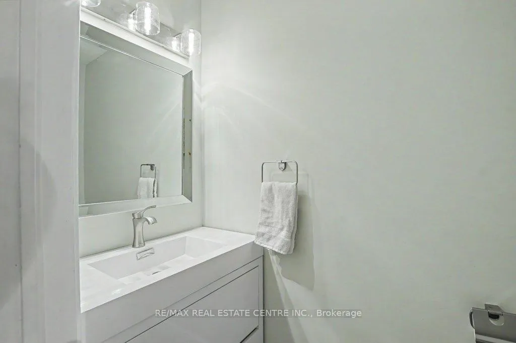 Photo 17 of 32 Marisa Street, Kitchener — HOMEH