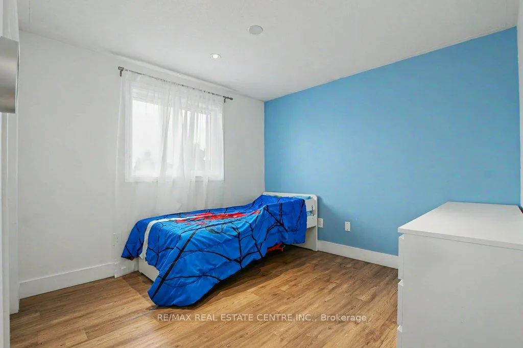 Photo 18 of 32 Marisa Street, Kitchener — HOMEH