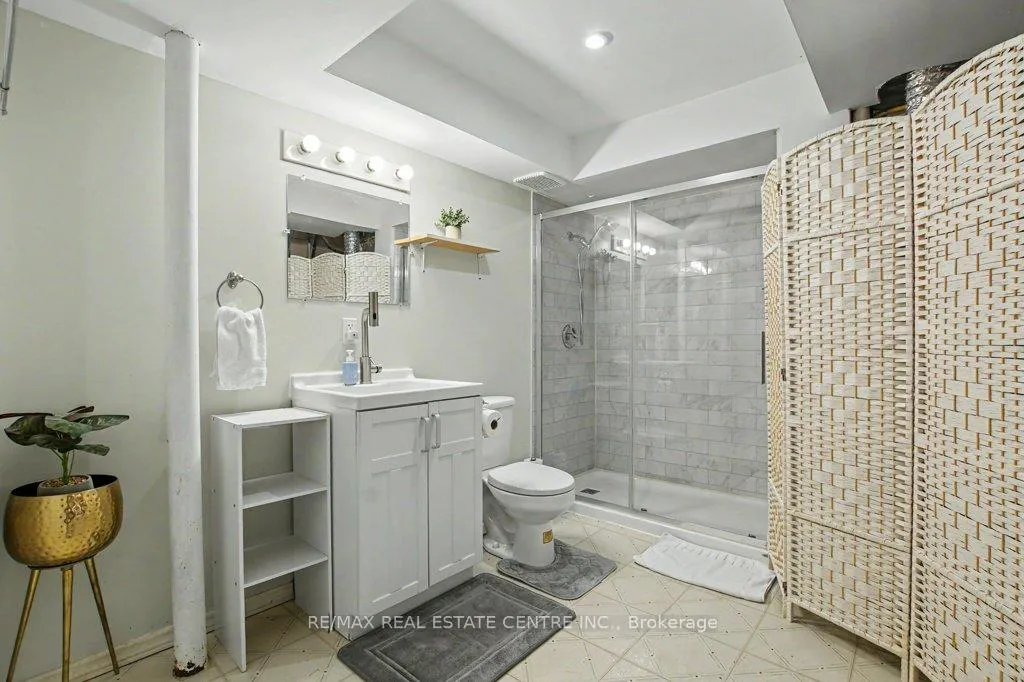 Photo 33 of 32 Marisa Street, Kitchener — HOMEH