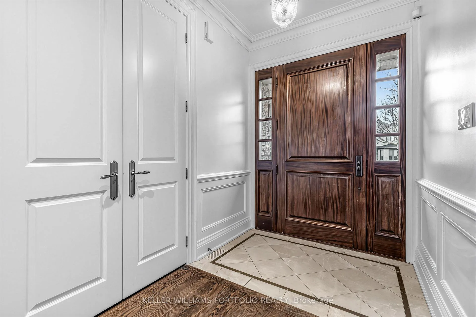 Photo 2 of 39 Downing Boulevard, Vaughan, Uplands — HOMEH