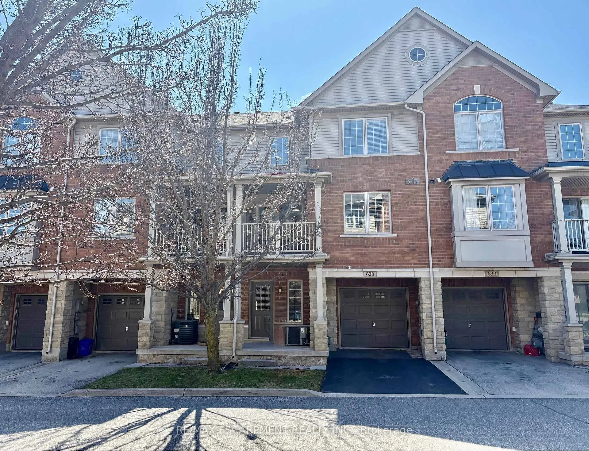 Photo 1 of 628 Garibaldi Common, Burlington, Shoreacres — HOMEH