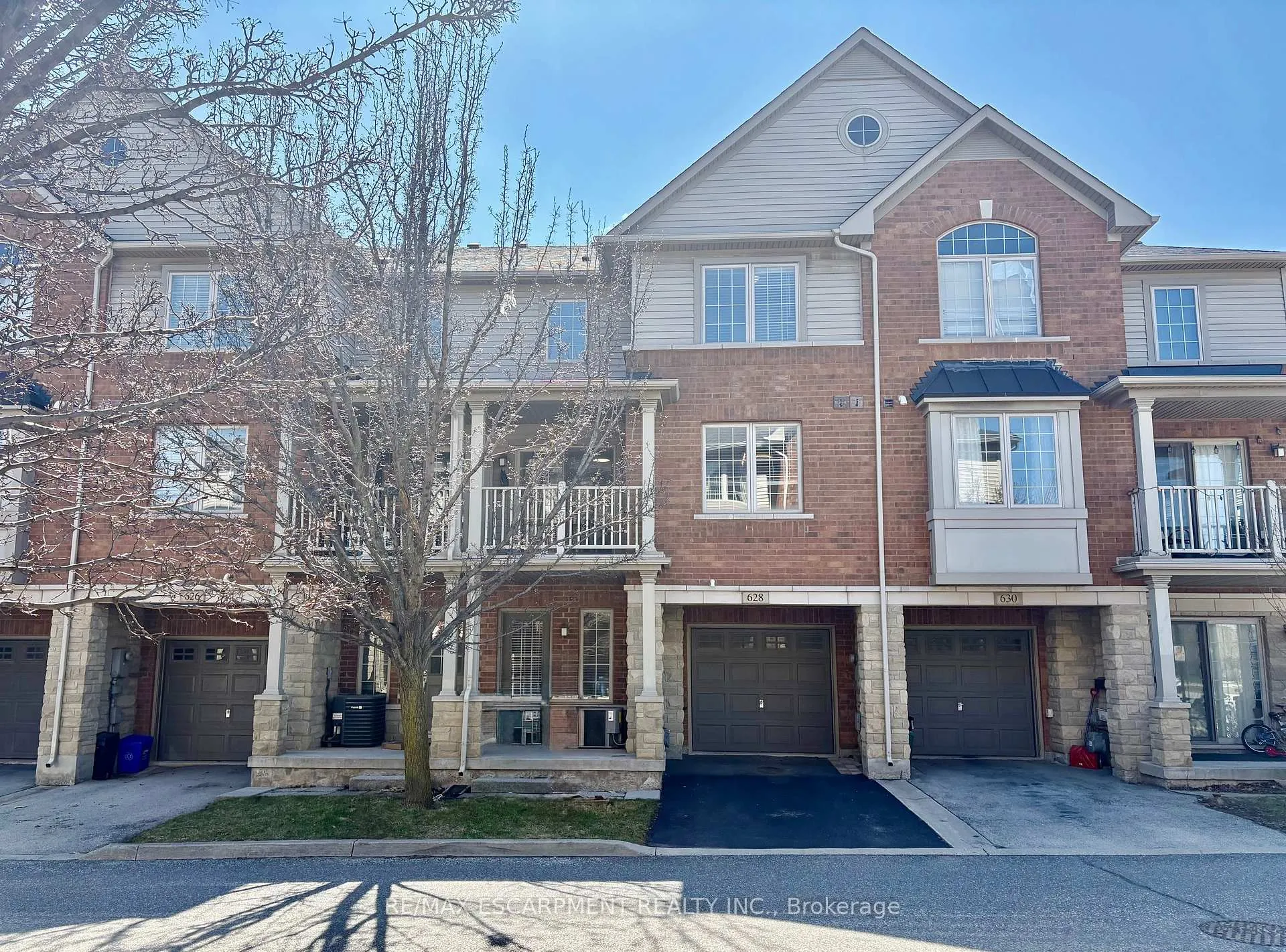 Photo 2 of 628 Garibaldi Common, Burlington, Shoreacres — HOMEH
