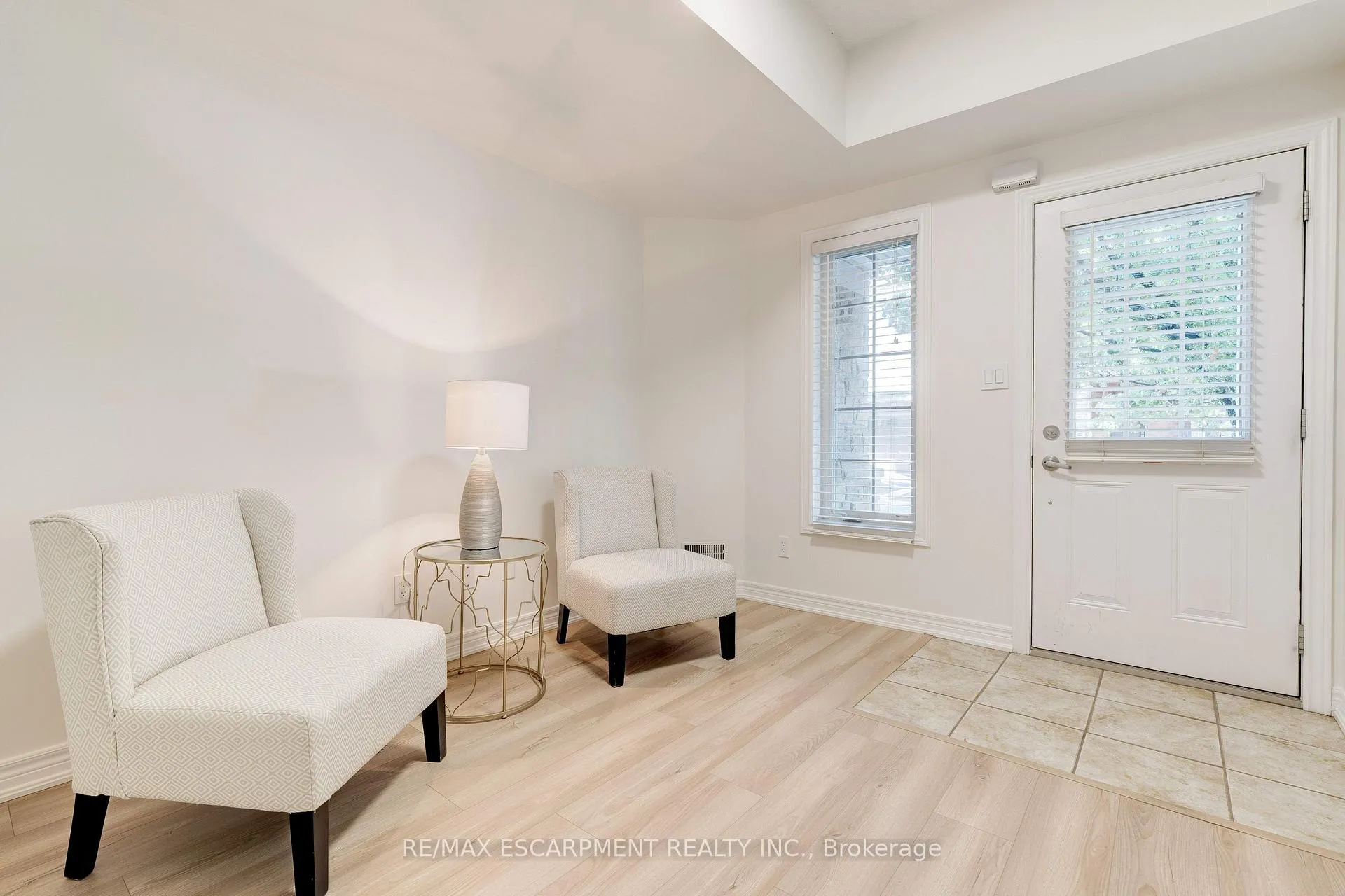 Photo 4 of 628 Garibaldi Common, Burlington, Shoreacres — HOMEH