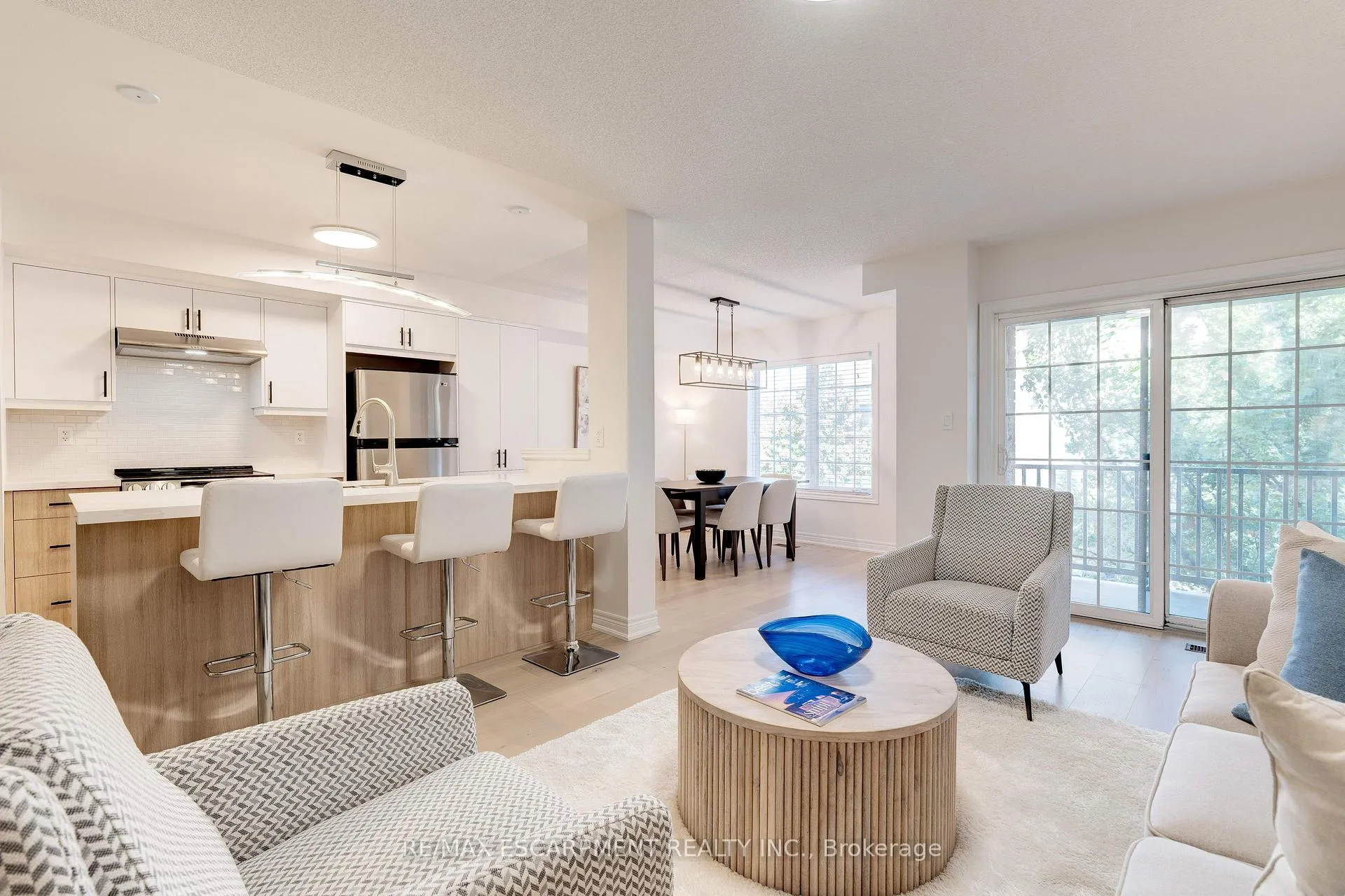 Photo 5 of 628 Garibaldi Common, Burlington, Shoreacres — HOMEH