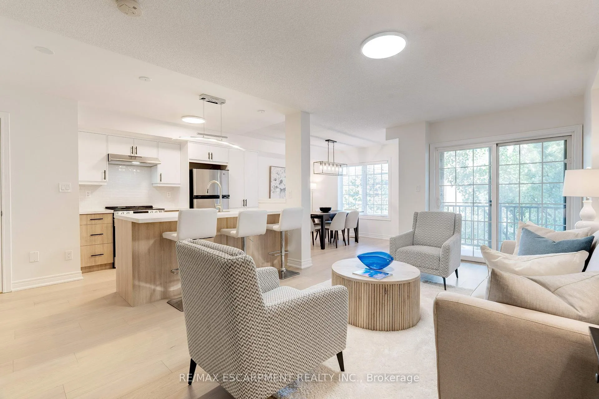 Photo 6 of 628 Garibaldi Common, Burlington, Shoreacres — HOMEH