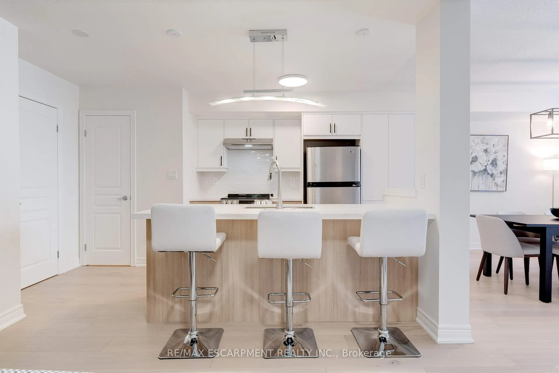 Photo 8 of 628 Garibaldi Common, Burlington, Shoreacres — HOMEH