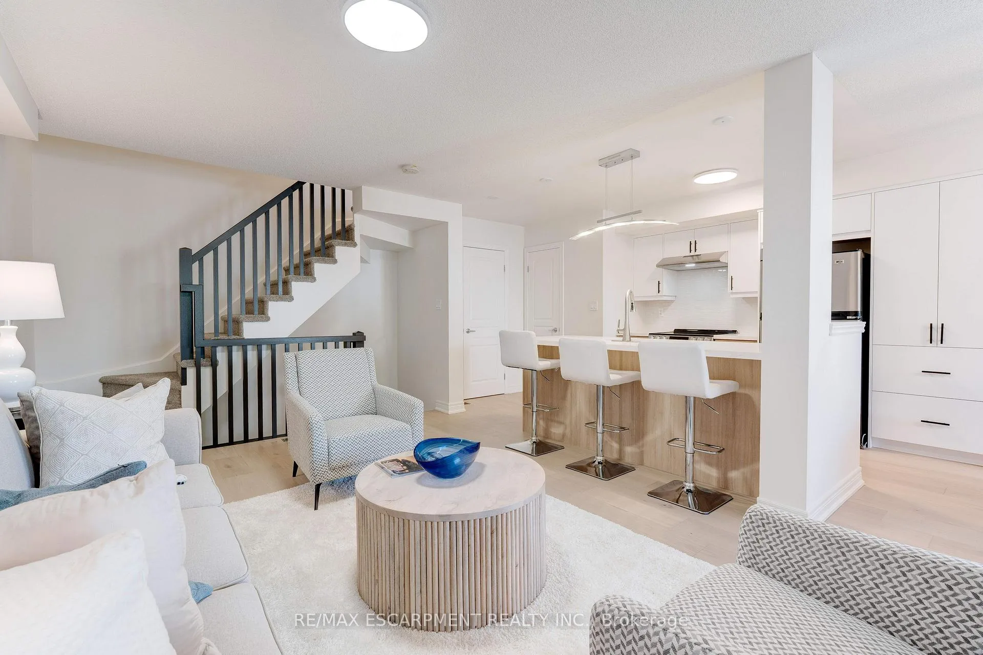 Photo 9 of 628 Garibaldi Common, Burlington, Shoreacres — HOMEH