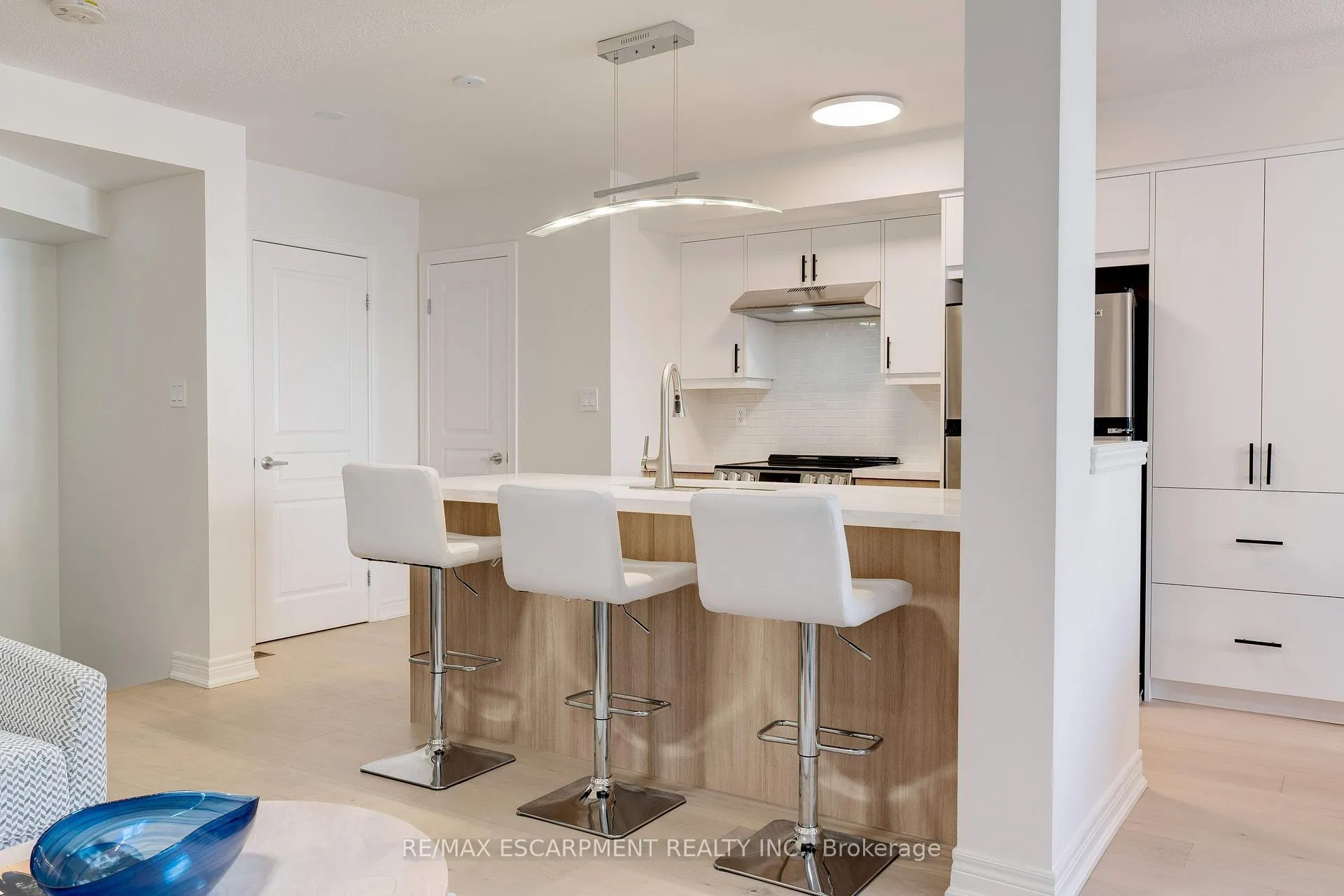 Photo 11 of 628 Garibaldi Common, Burlington, Shoreacres — HOMEH