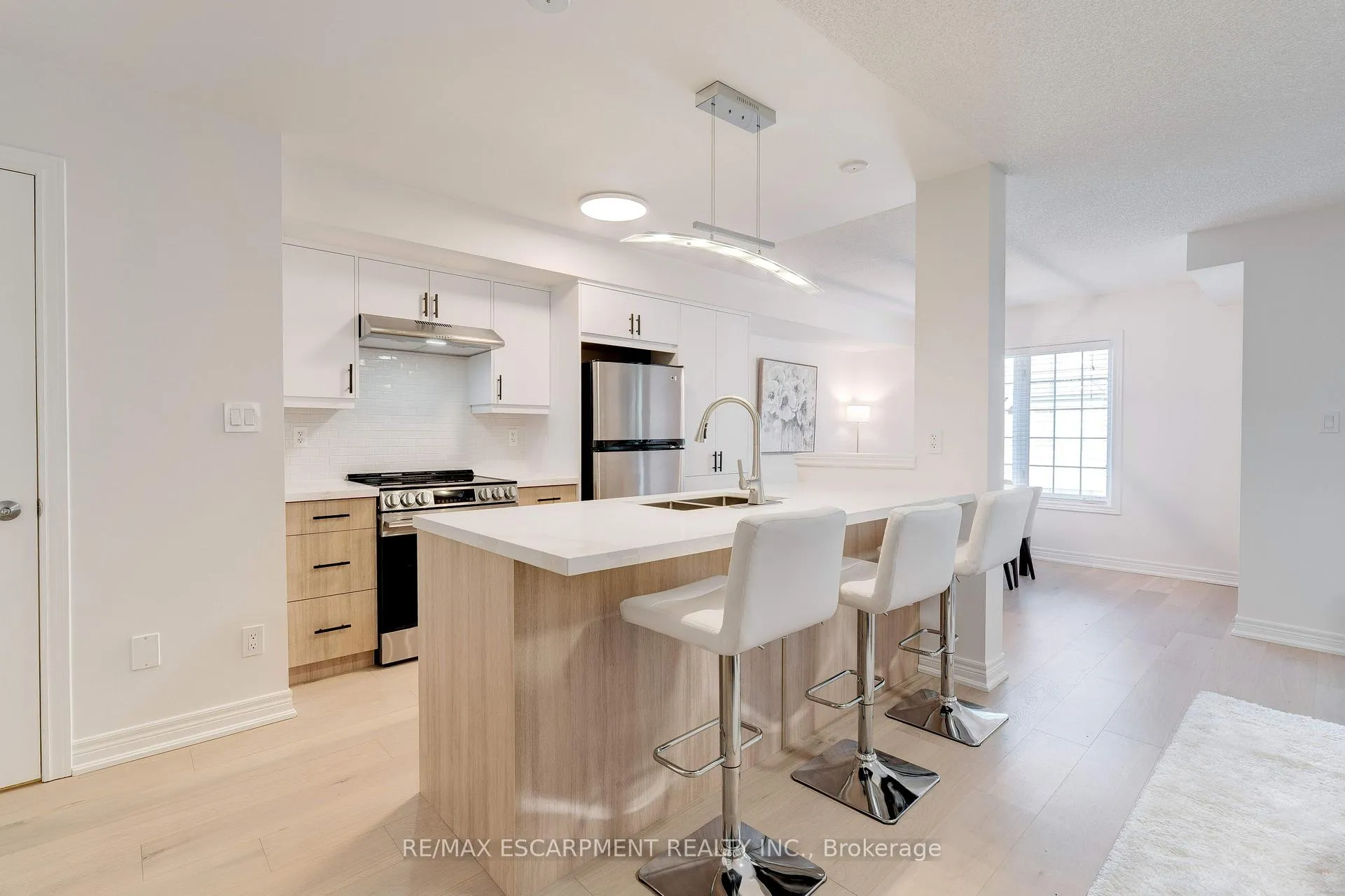 Photo 12 of 628 Garibaldi Common, Burlington, Shoreacres — HOMEH