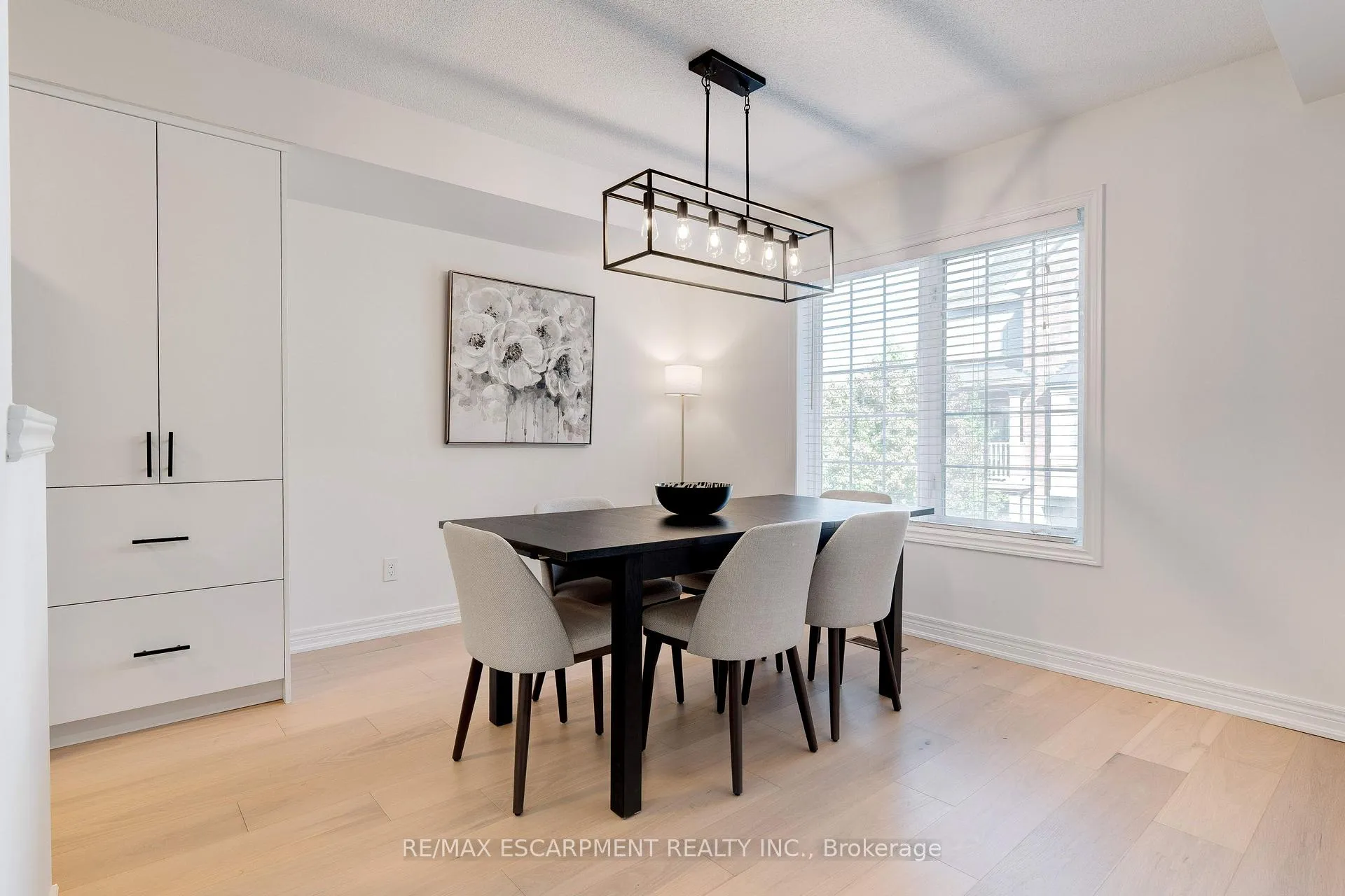 Photo 17 of 628 Garibaldi Common, Burlington, Shoreacres — HOMEH
