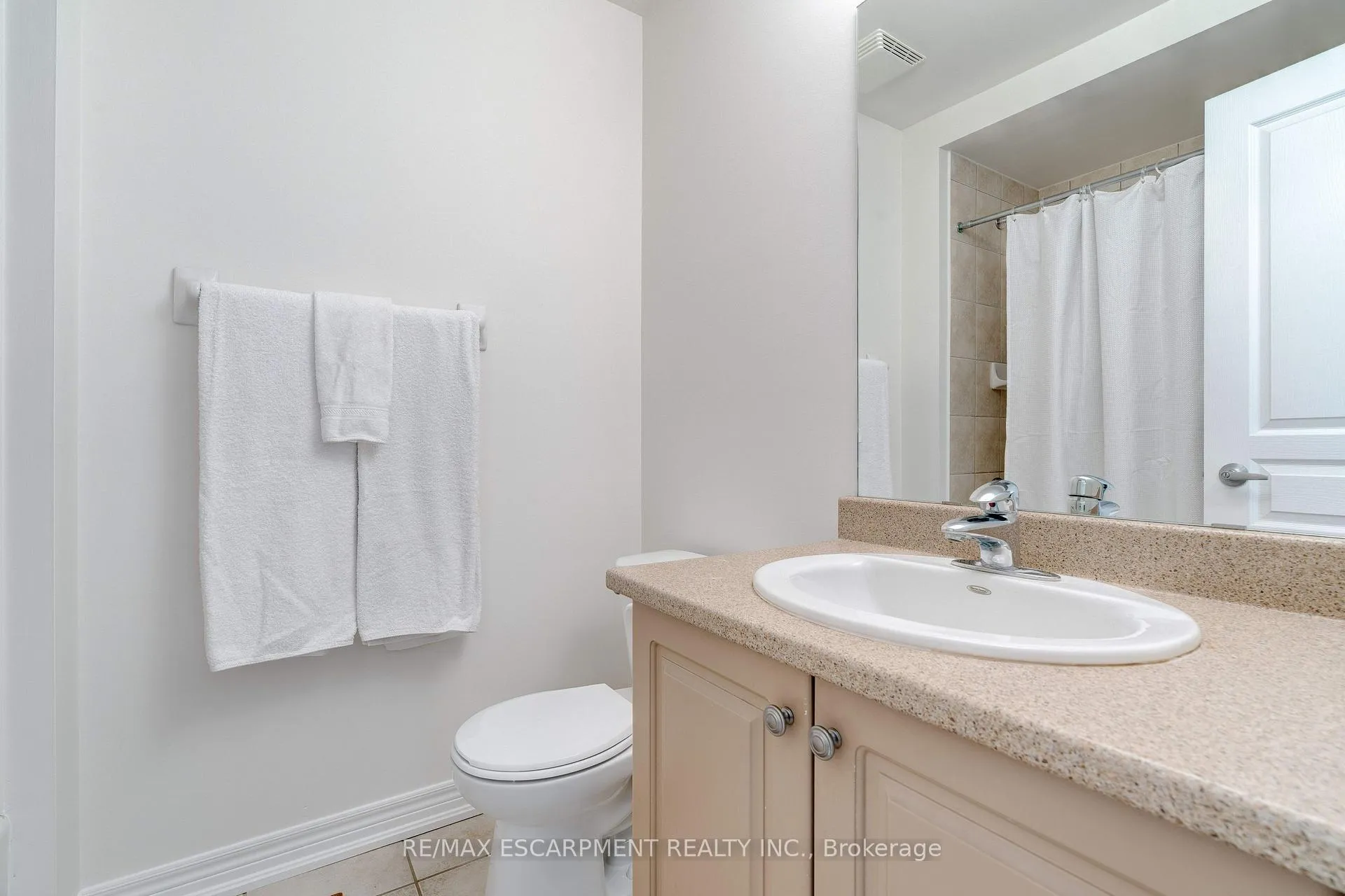 Photo 30 of 628 Garibaldi Common, Burlington, Shoreacres — HOMEH