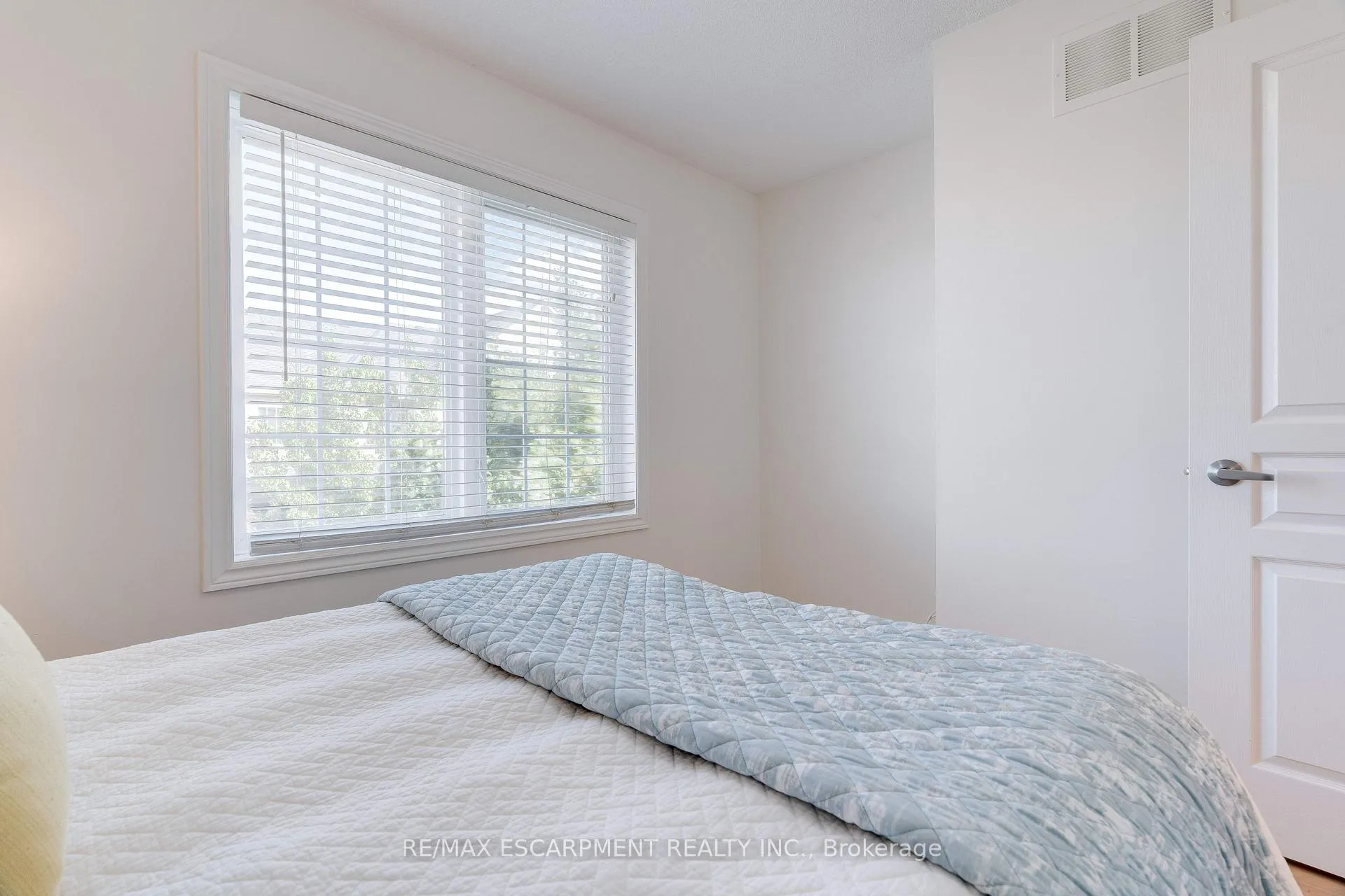 Photo 33 of 628 Garibaldi Common, Burlington, Shoreacres — HOMEH