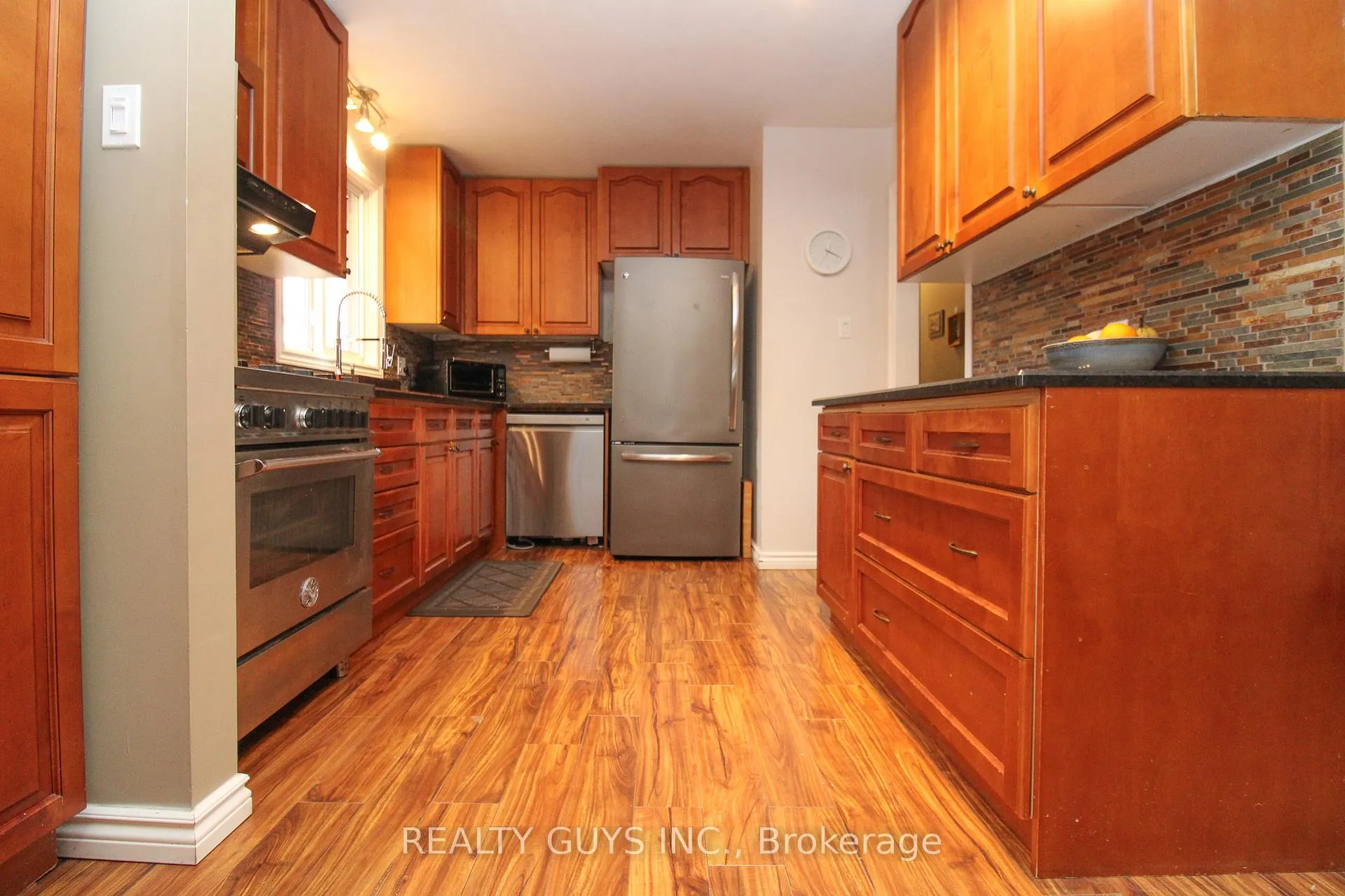 Photo 22 of 1594 Redwood Drive, Peterborough, Monaghan Ward 2 — HOMEH