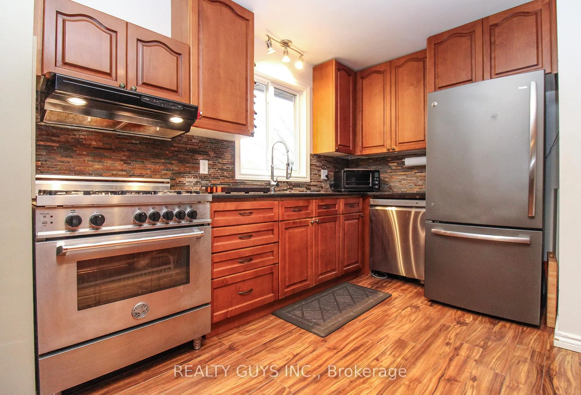 Photo 23 of 1594 Redwood Drive, Peterborough, Monaghan Ward 2 — HOMEH