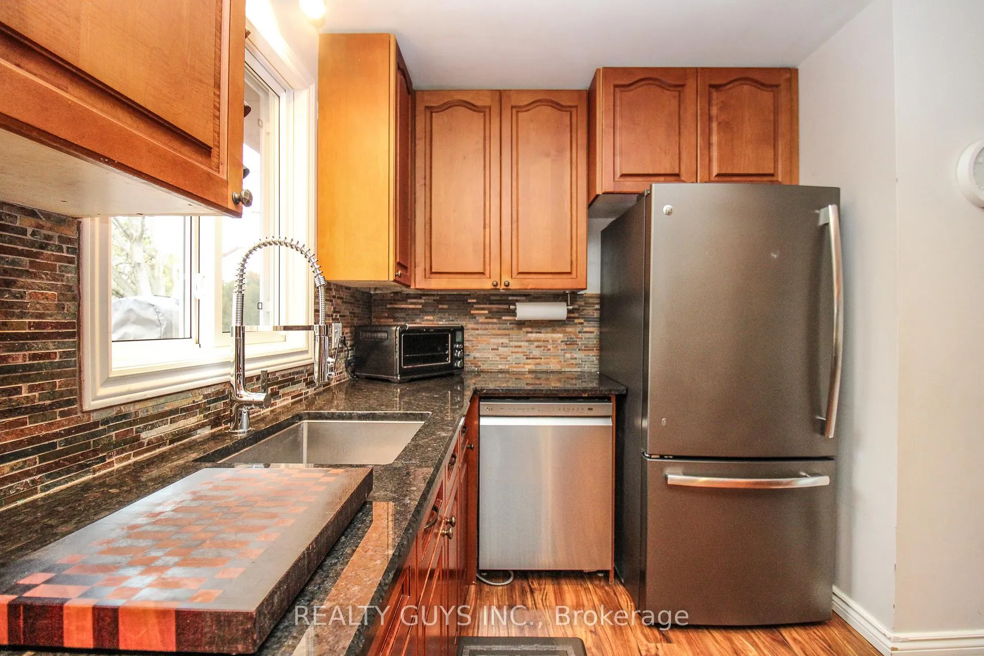 Photo 26 of 1594 Redwood Drive, Peterborough, Monaghan Ward 2 — HOMEH