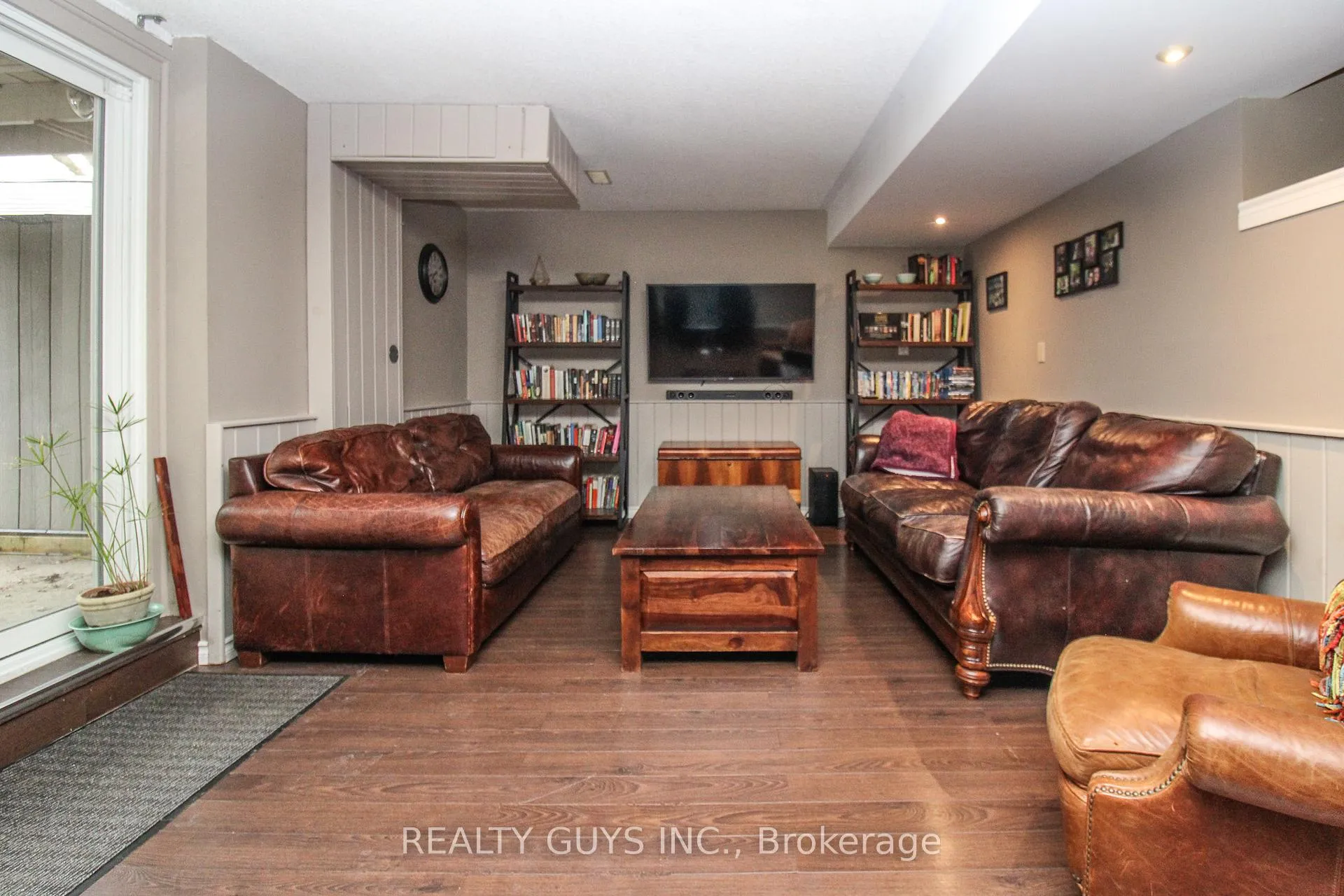 Photo 33 of 1594 Redwood Drive, Peterborough, Monaghan Ward 2 — HOMEH
