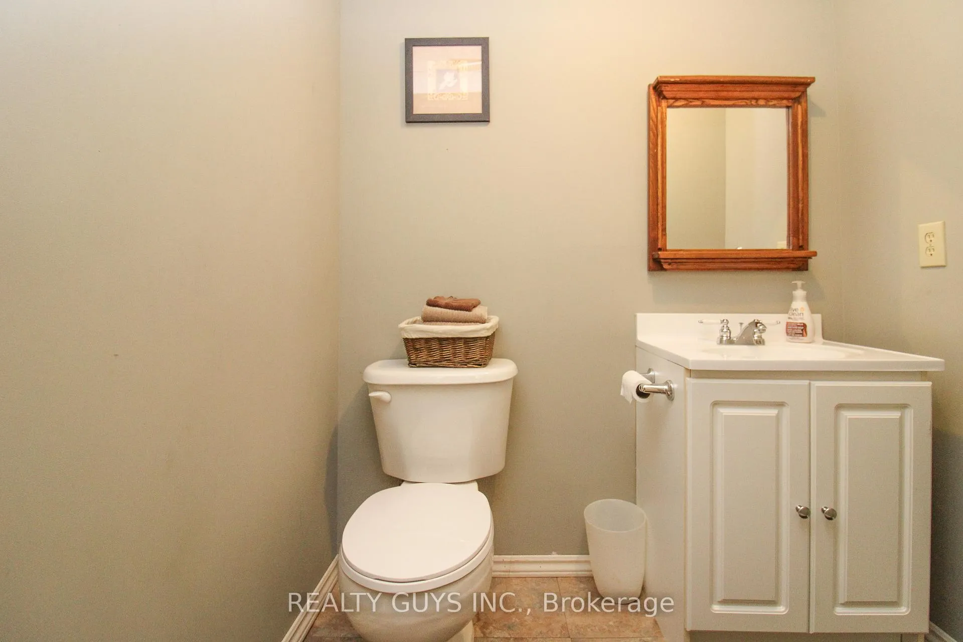 Photo 37 of 1594 Redwood Drive, Peterborough, Monaghan Ward 2 — HOMEH