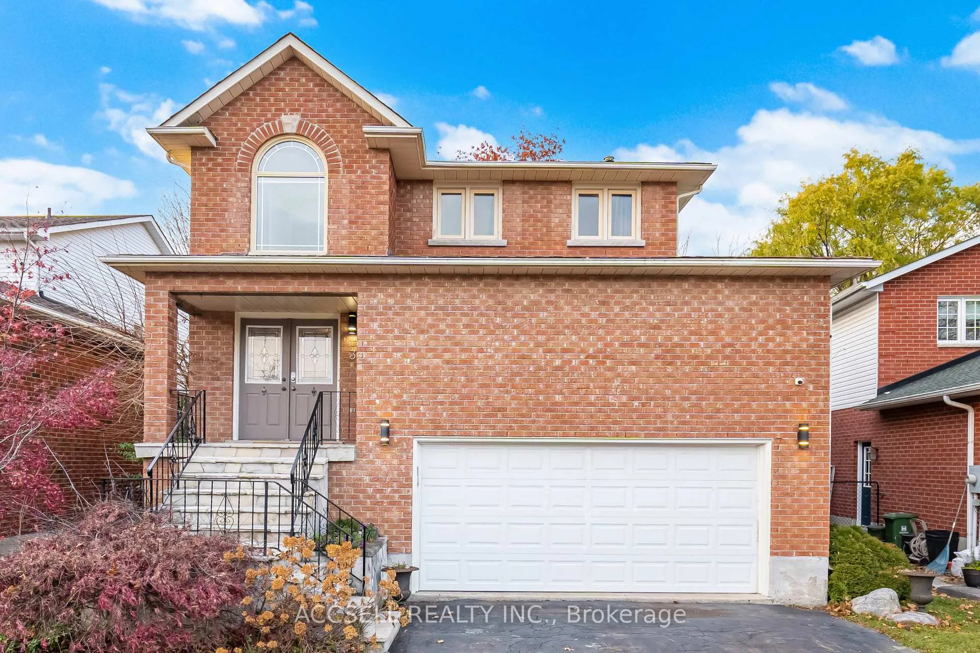 Photo 2 of 3 Longyear Drive, Hamilton, Waterdown — HOMEH