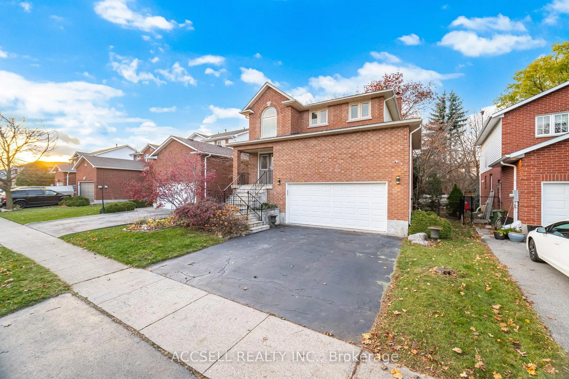 Photo 5 of 3 Longyear Drive, Hamilton, Waterdown — HOMEH