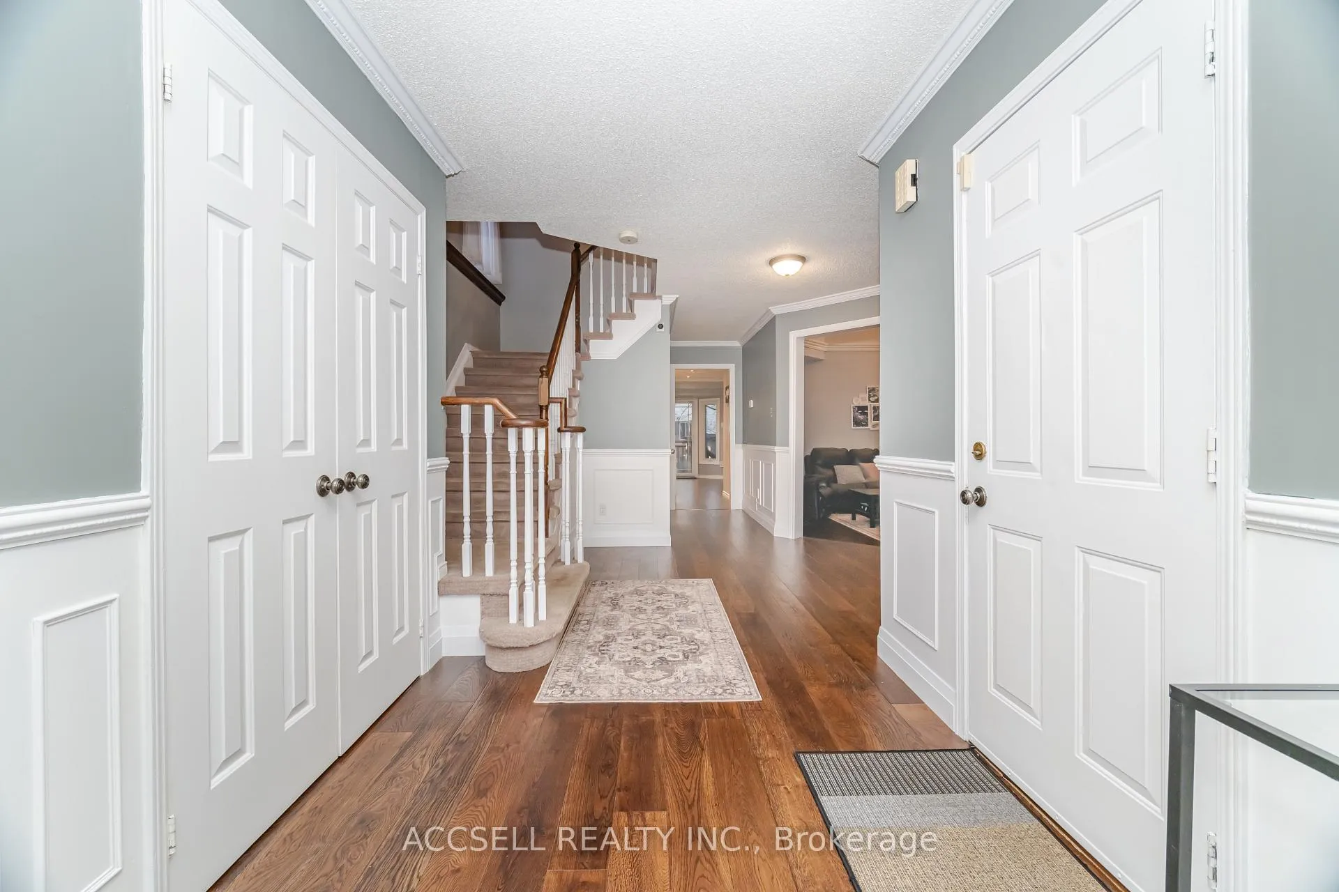 Photo 7 of 3 Longyear Drive, Hamilton, Waterdown — HOMEH