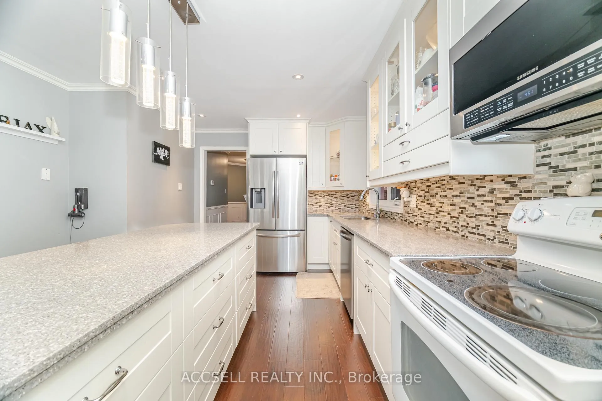 Photo 17 of 3 Longyear Drive, Hamilton, Waterdown — HOMEH
