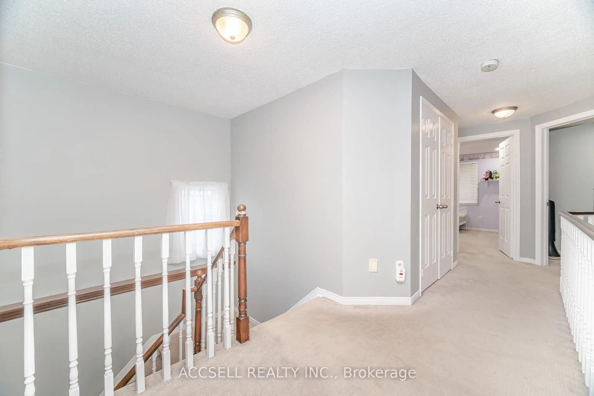 Photo 24 of 3 Longyear Drive, Hamilton, Waterdown — HOMEH