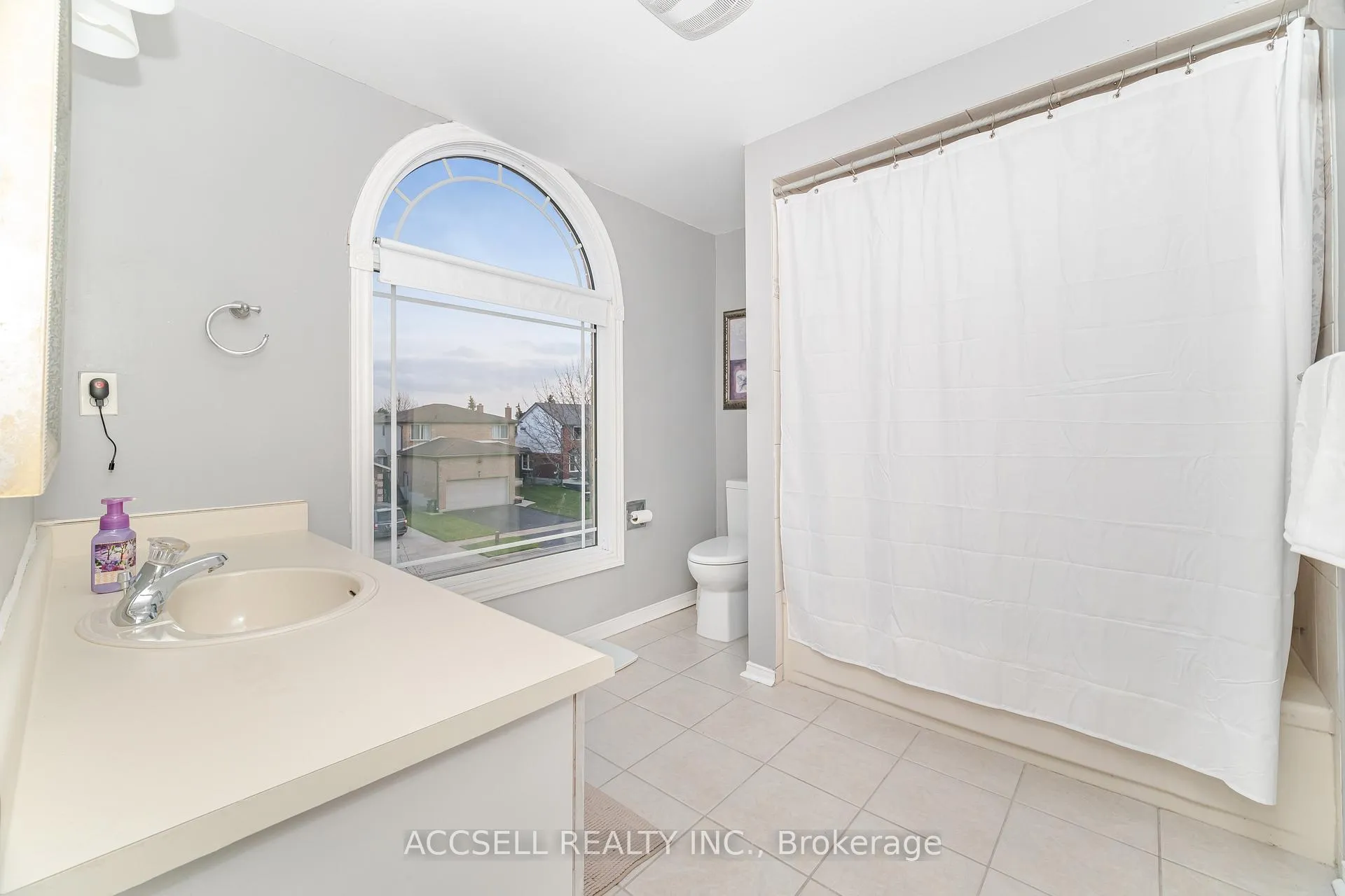 Photo 28 of 3 Longyear Drive, Hamilton, Waterdown — HOMEH