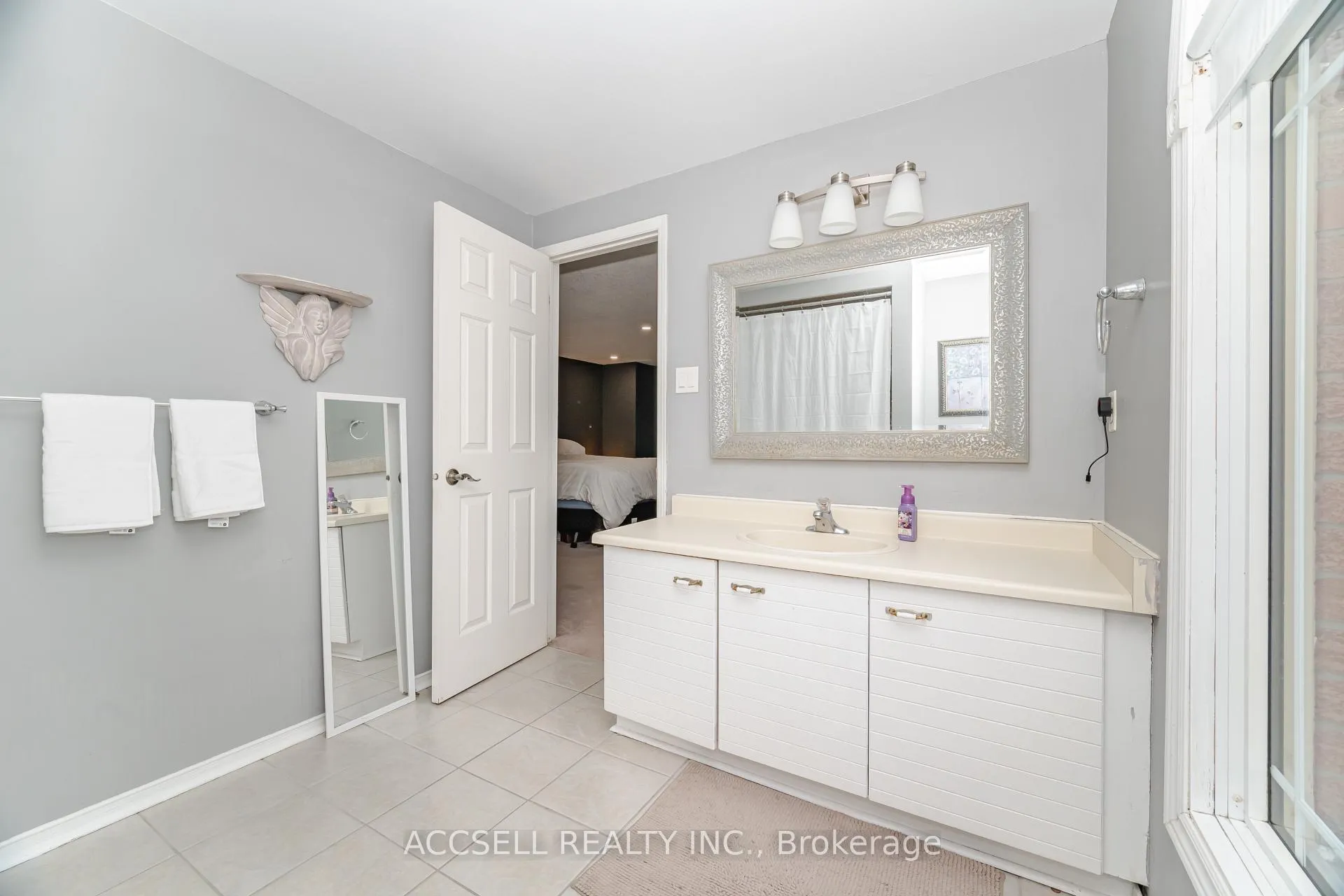Photo 29 of 3 Longyear Drive, Hamilton, Waterdown — HOMEH