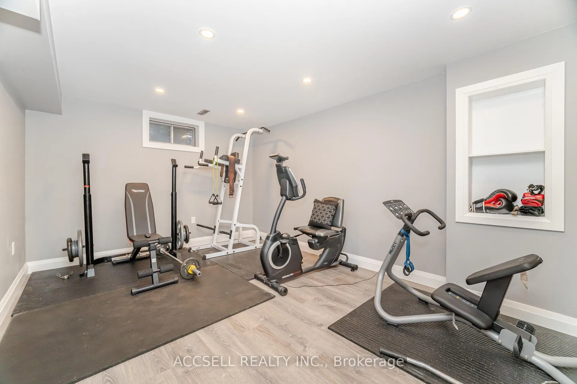 Photo 36 of 3 Longyear Drive, Hamilton, Waterdown — HOMEH