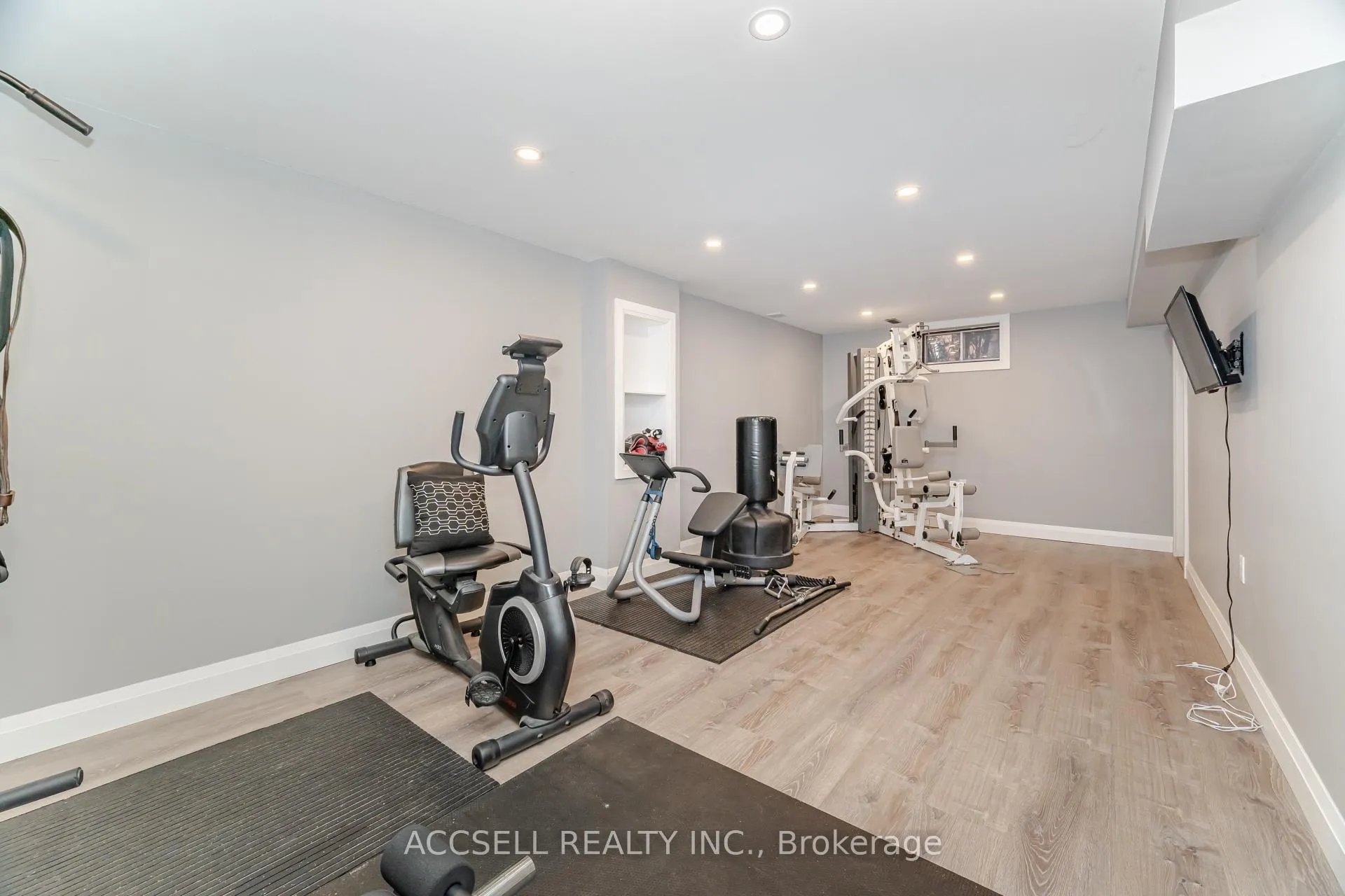 Photo 37 of 3 Longyear Drive, Hamilton, Waterdown — HOMEH