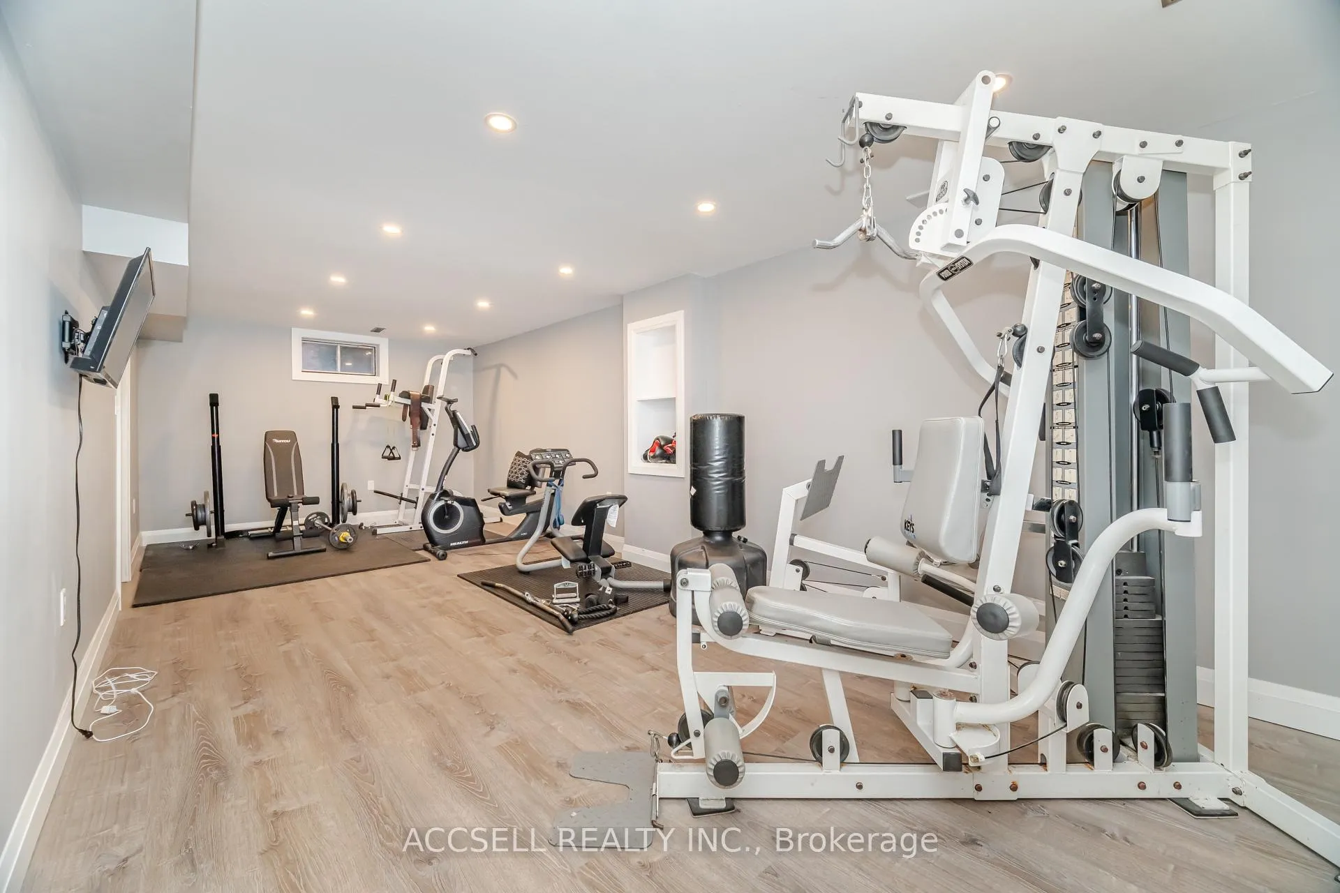 Photo 38 of 3 Longyear Drive, Hamilton, Waterdown — HOMEH