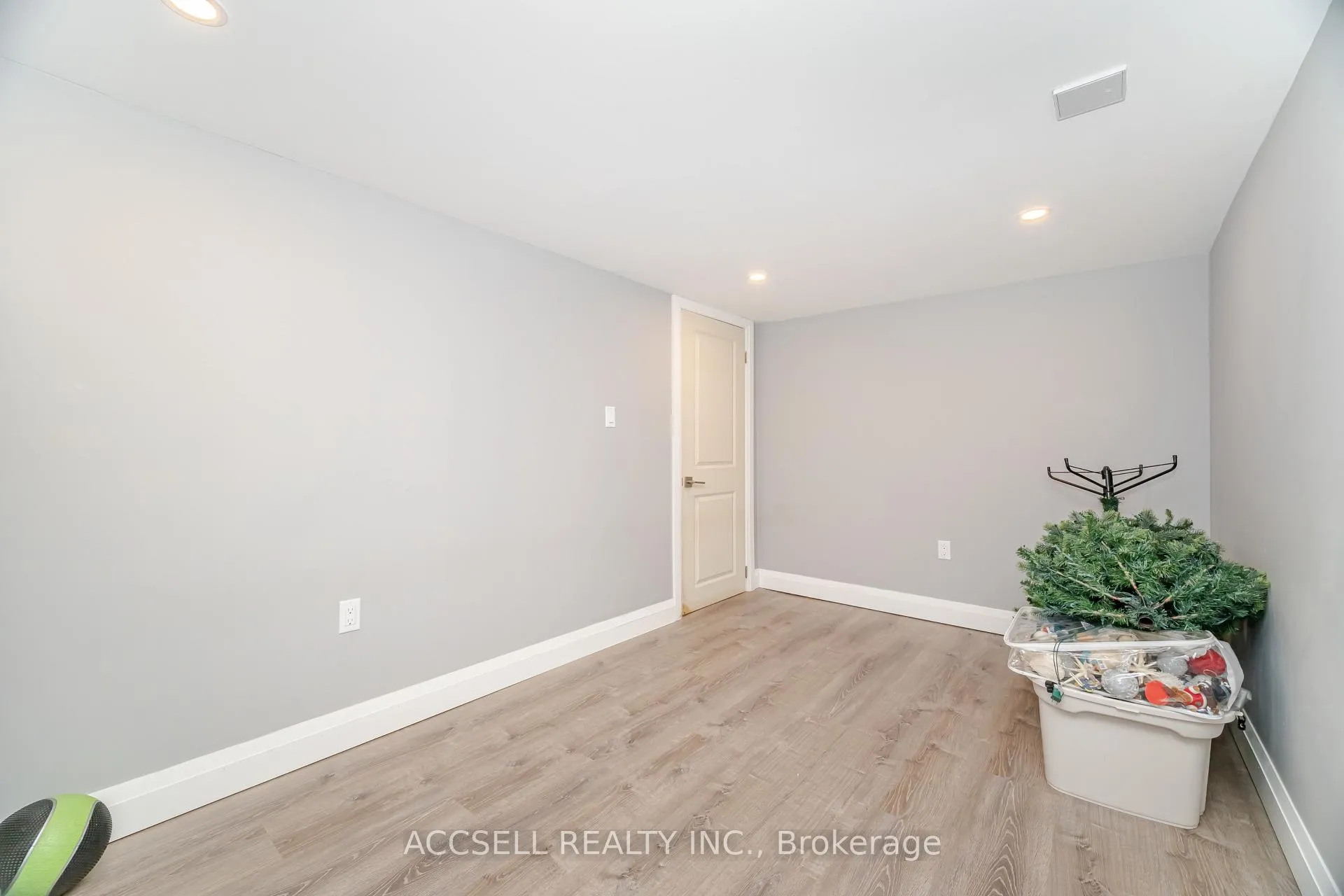 Photo 40 of 3 Longyear Drive, Hamilton, Waterdown — HOMEH